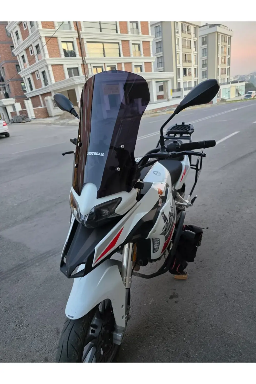 Benelli TRK 251 Siperlik Ön Cam 2019-2023 Model 56cm Siyah Renkli