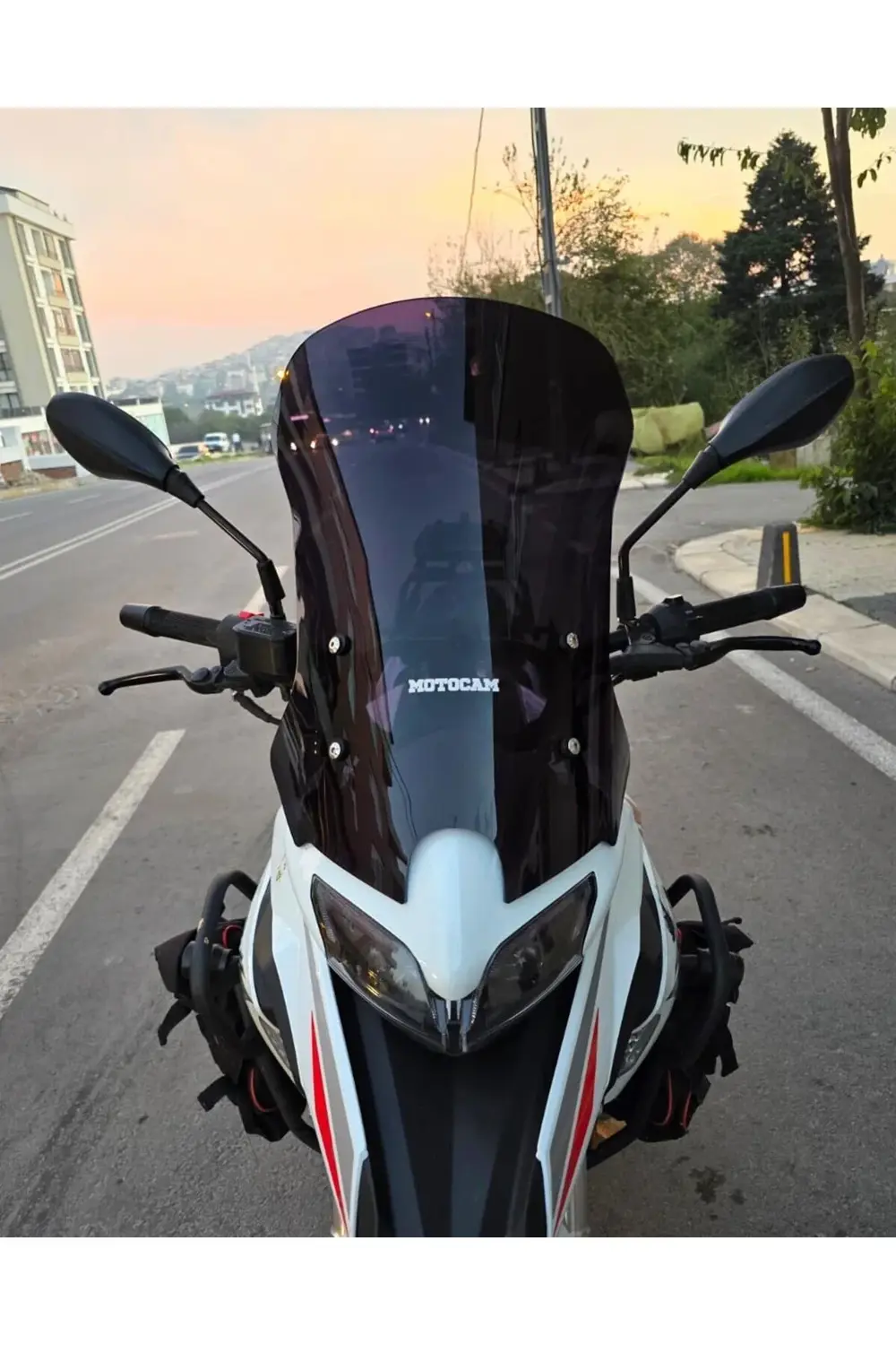 Benelli TRK 251 Siperlik Ön Cam 2019-2023 Model 56cm Siyah Renkli