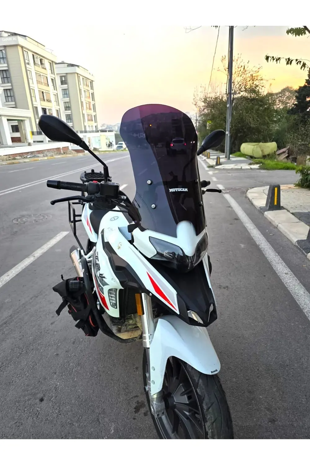 Benelli TRK 251 Siperlik Ön Cam 2019-2023 Model 56cm Siyah Renkli