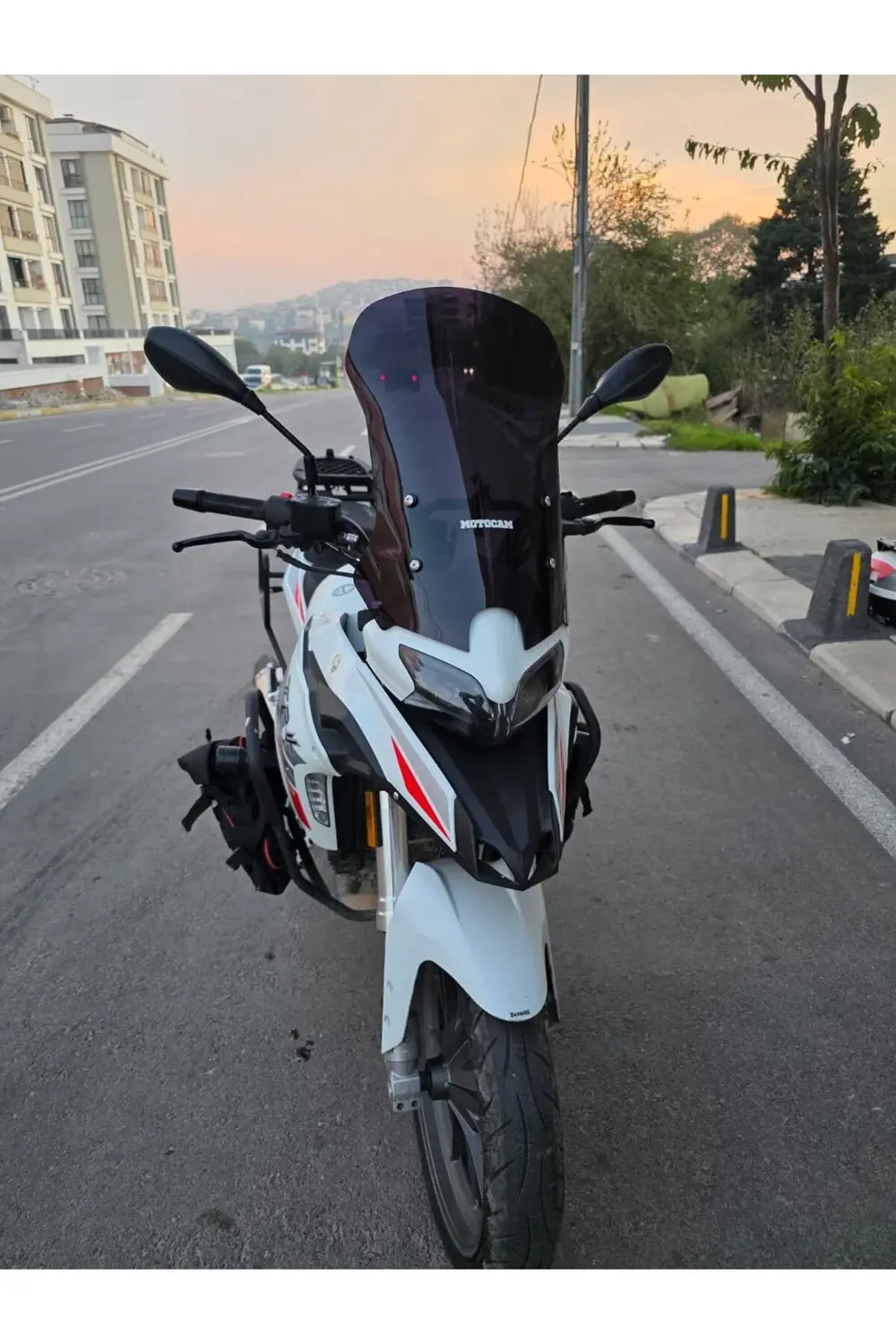 Benelli TRK 251 Siperlik Ön Cam 2019-2023 Model 56cm Siyah Renkli