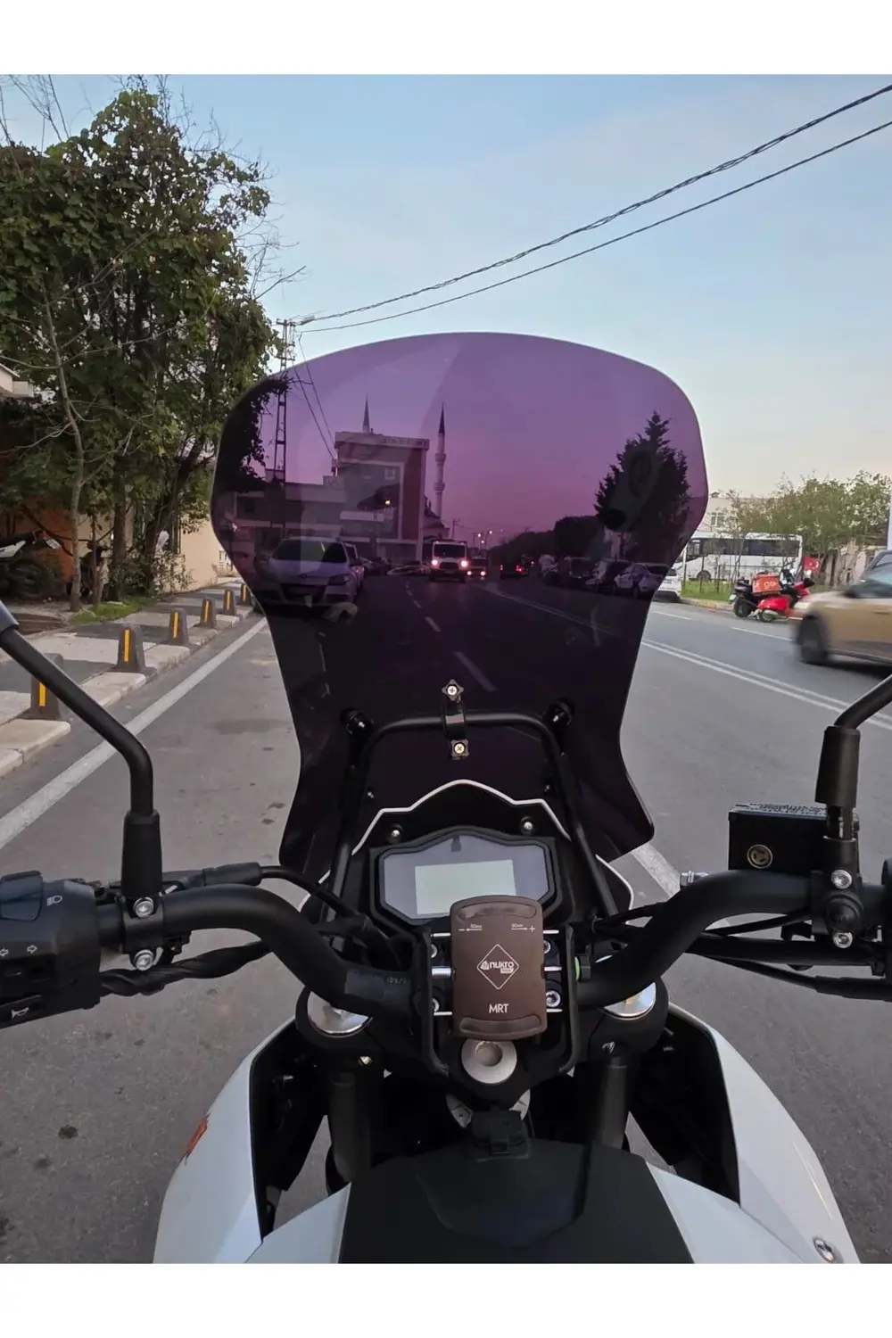 Benelli TRK 251 Siperlik Ön Cam 2019-2023 Model 56cm Siyah Renkli