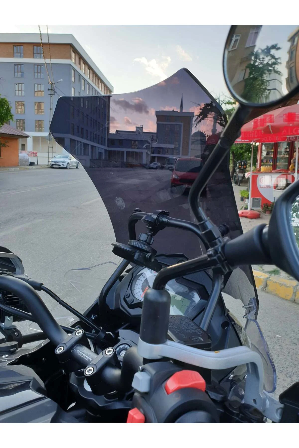Benelli TRK 502 Ön Cam 2017-2026 Model 54cm Siyah Renkli 4mm