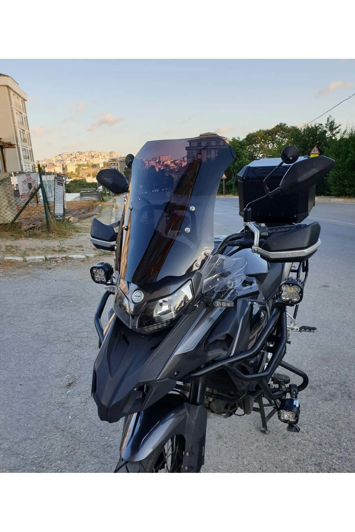 Benelli TRK 502 Ön Cam 2017-2026 Model 54cm Siyah Renkli 4mm