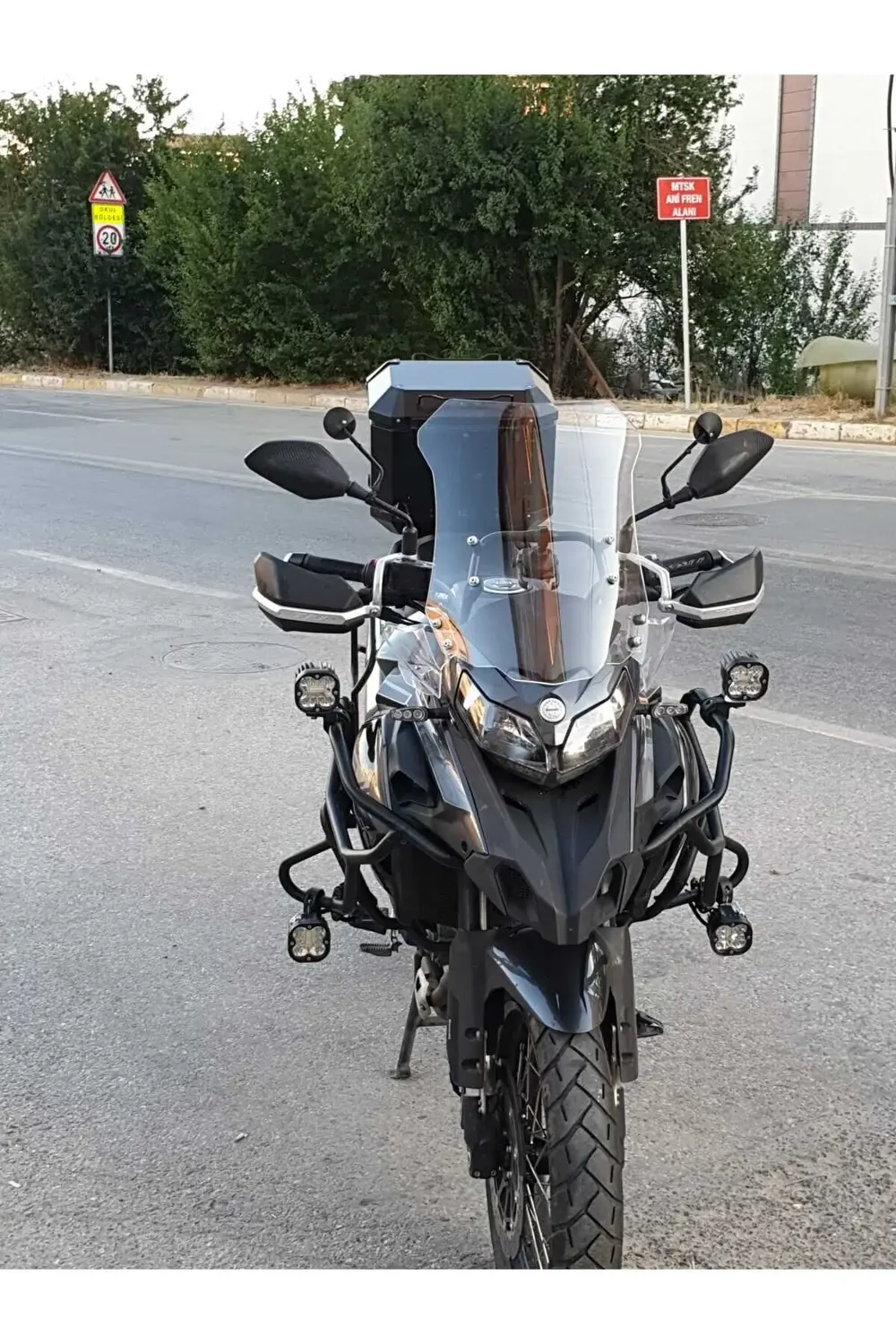 Benelli TRK 502 X Ön Cam 2017 2024 Model 54cm Şeffaf Renkli 4mm U