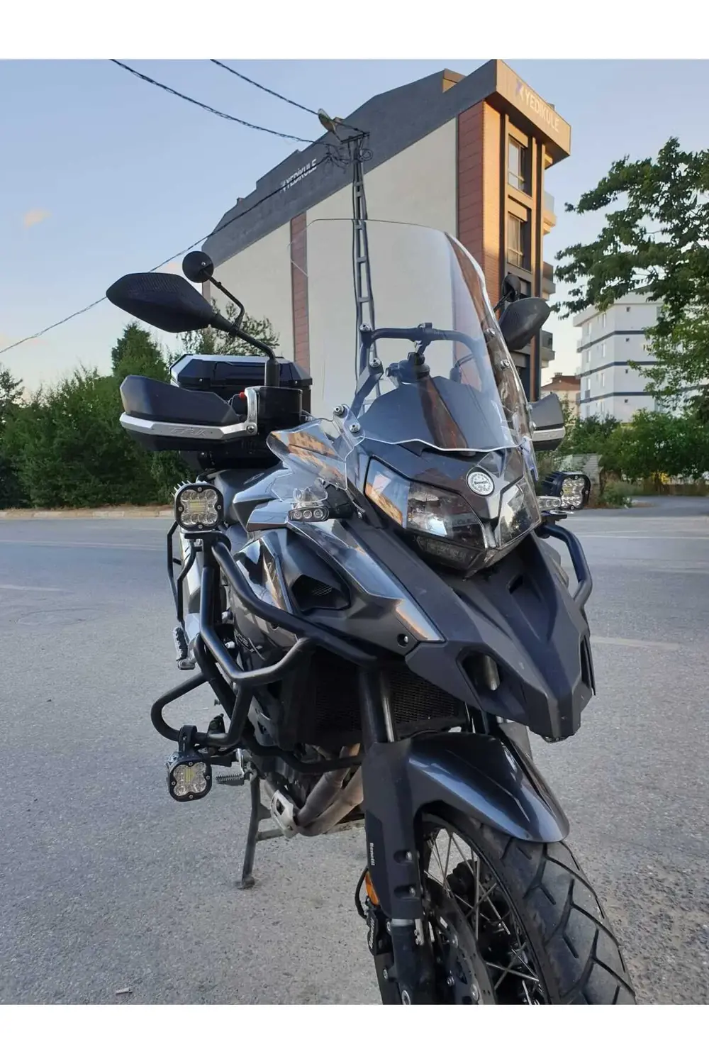 Benelli TRK 502 X Ön Cam 2017 2024 Model 54cm Şeffaf Renkli 4mm U