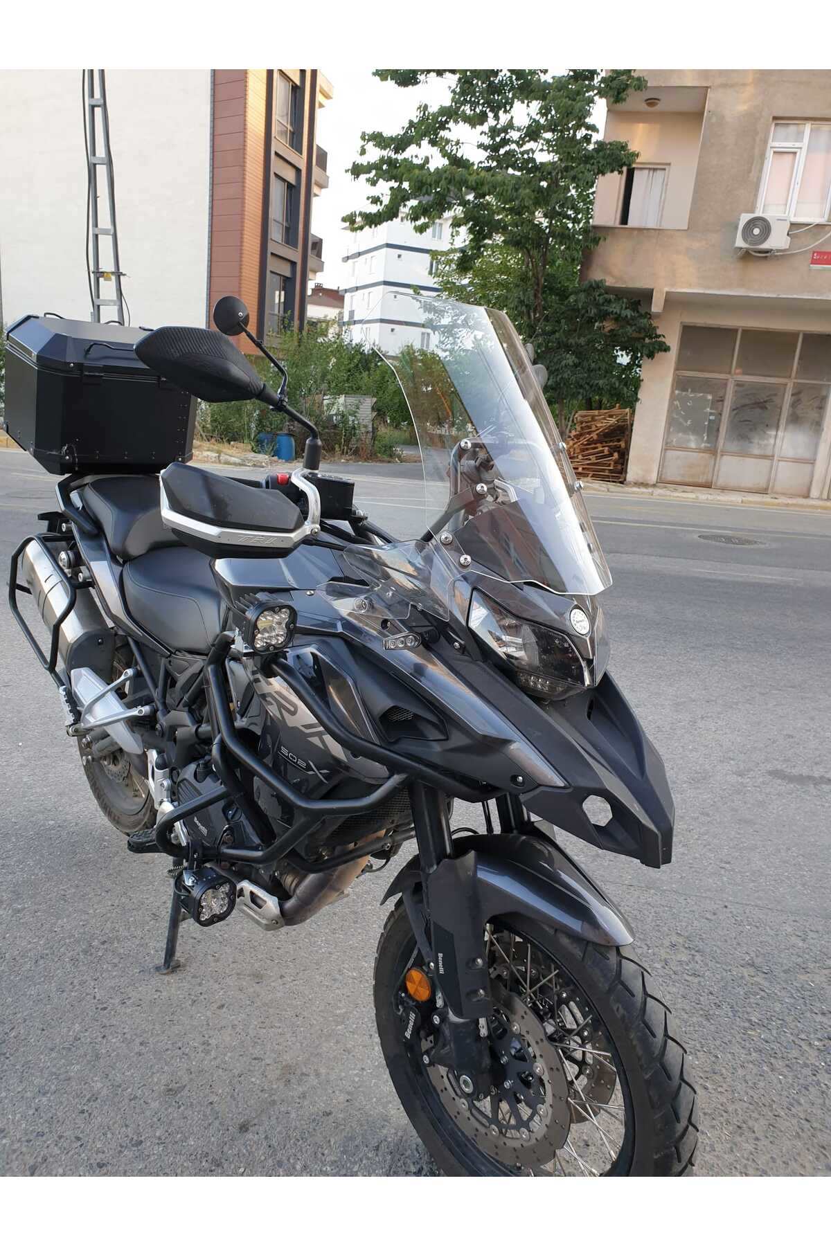 Motocam Benelli Trk 502 X Ön Cam 2017 2024 Model 54Cm Şeffaf Renkli 4Mm U