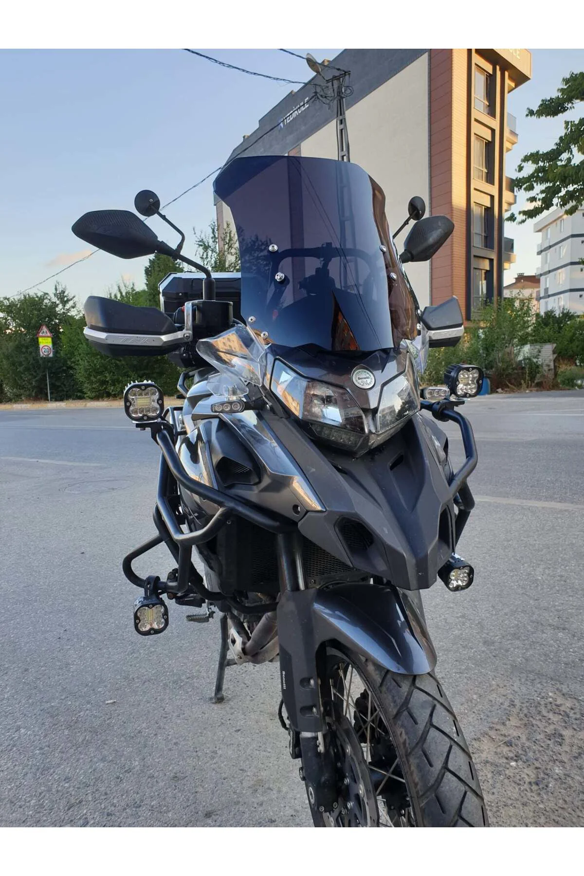 Benelli TRK 502 X Ön Cam 2017-2026 Model 54cm Siyah Renkli 4mm