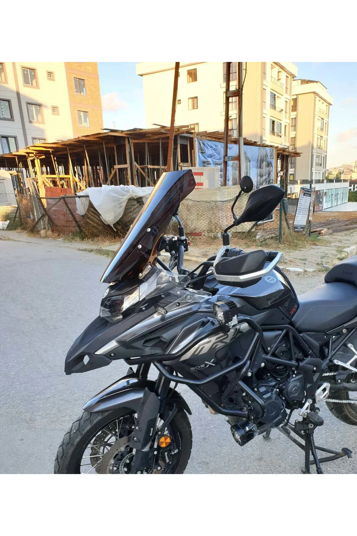 Benelli TRK 502 X Ön Cam 2017-2026 Model 54cm Siyah Renkli 4mm