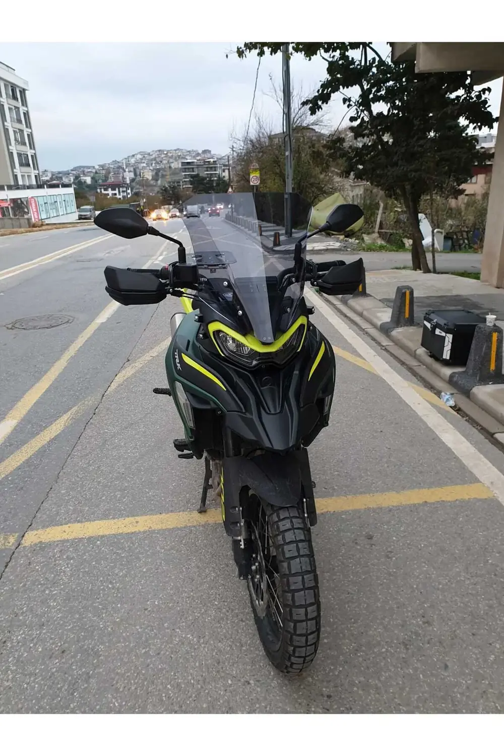 Benelli TRK 702 X Ön Cam 2024 Model 51cm Açıkfüme Renkli 4mm 4mm