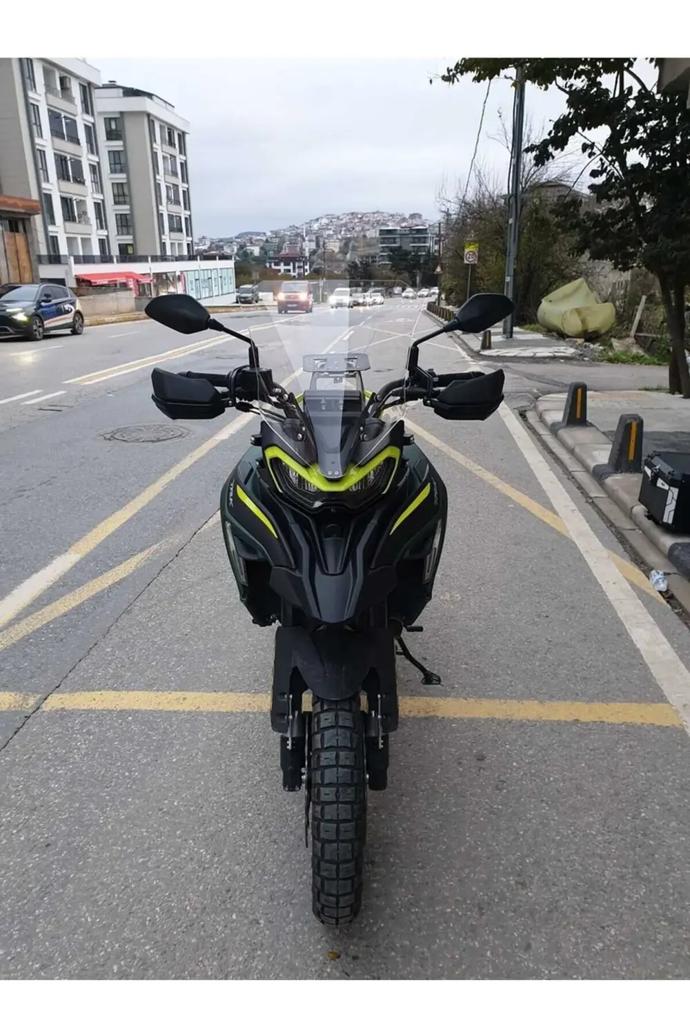 Benelli TRK 702 X Ön Cam 2025 Model 51cm Şeffaf Renkli 4mm TASARI