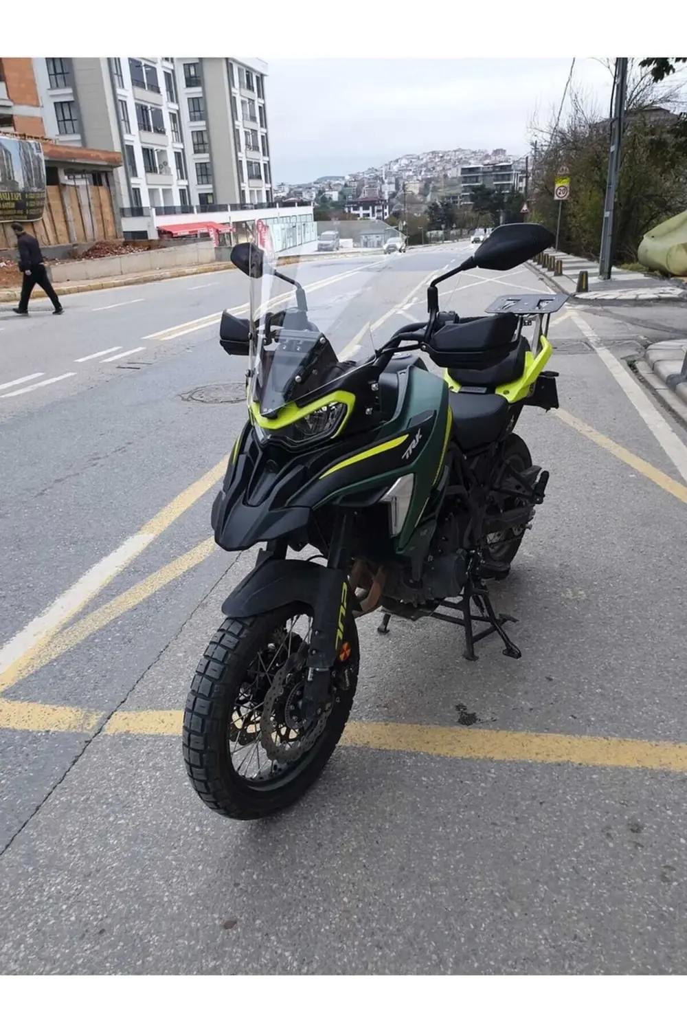 Benelli TRK 702 X Ön Cam 2025 Model 51cm Şeffaf Renkli 4mm TASARI