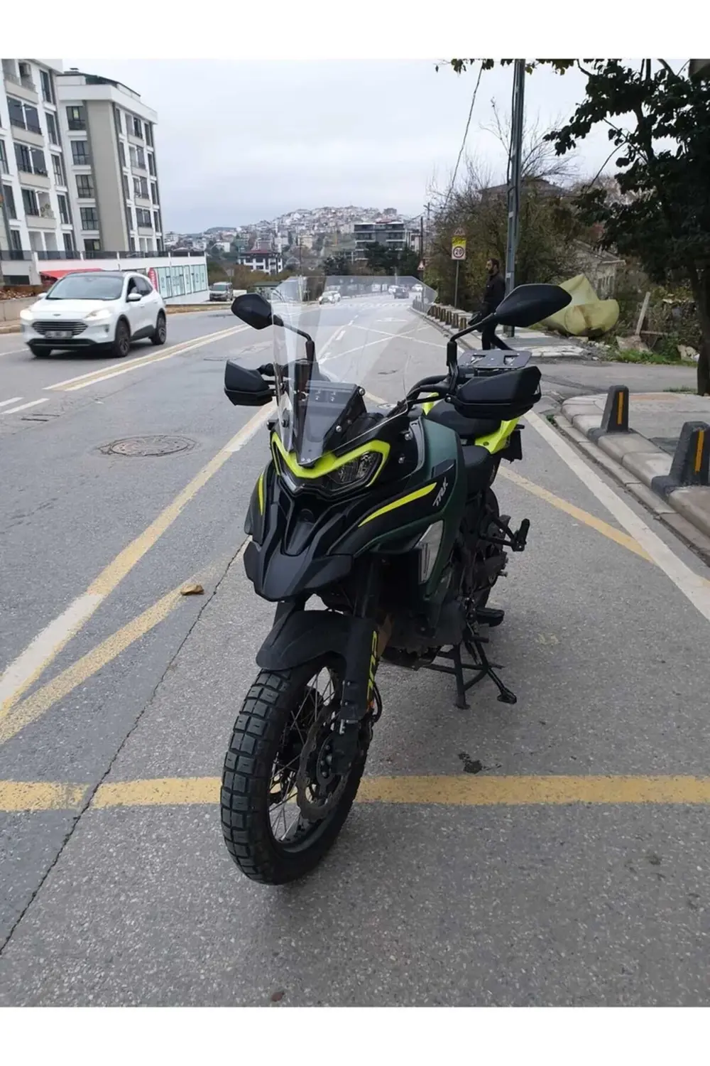 Benelli TRK 702 X Ön Cam 2025 Model 51cm Şeffaf Renkli 4mm TASARI