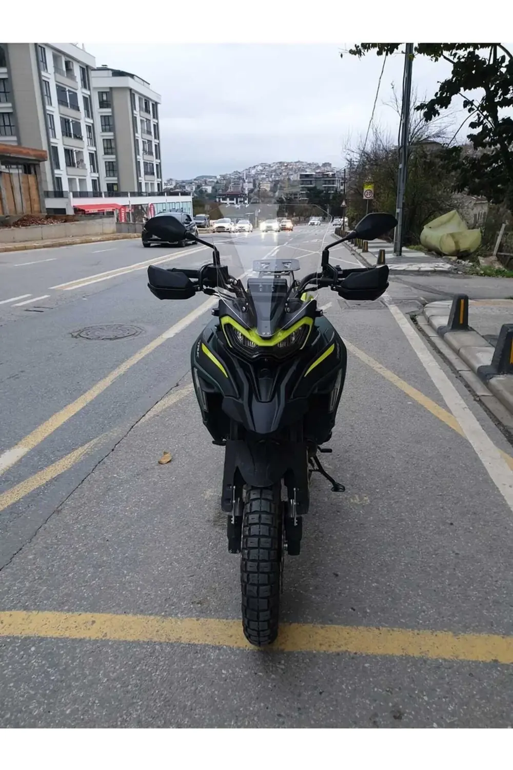 Benelli TRK 702 X Ön Cam 2025 Model 51cm Şeffaf Renkli 4mm TASARI