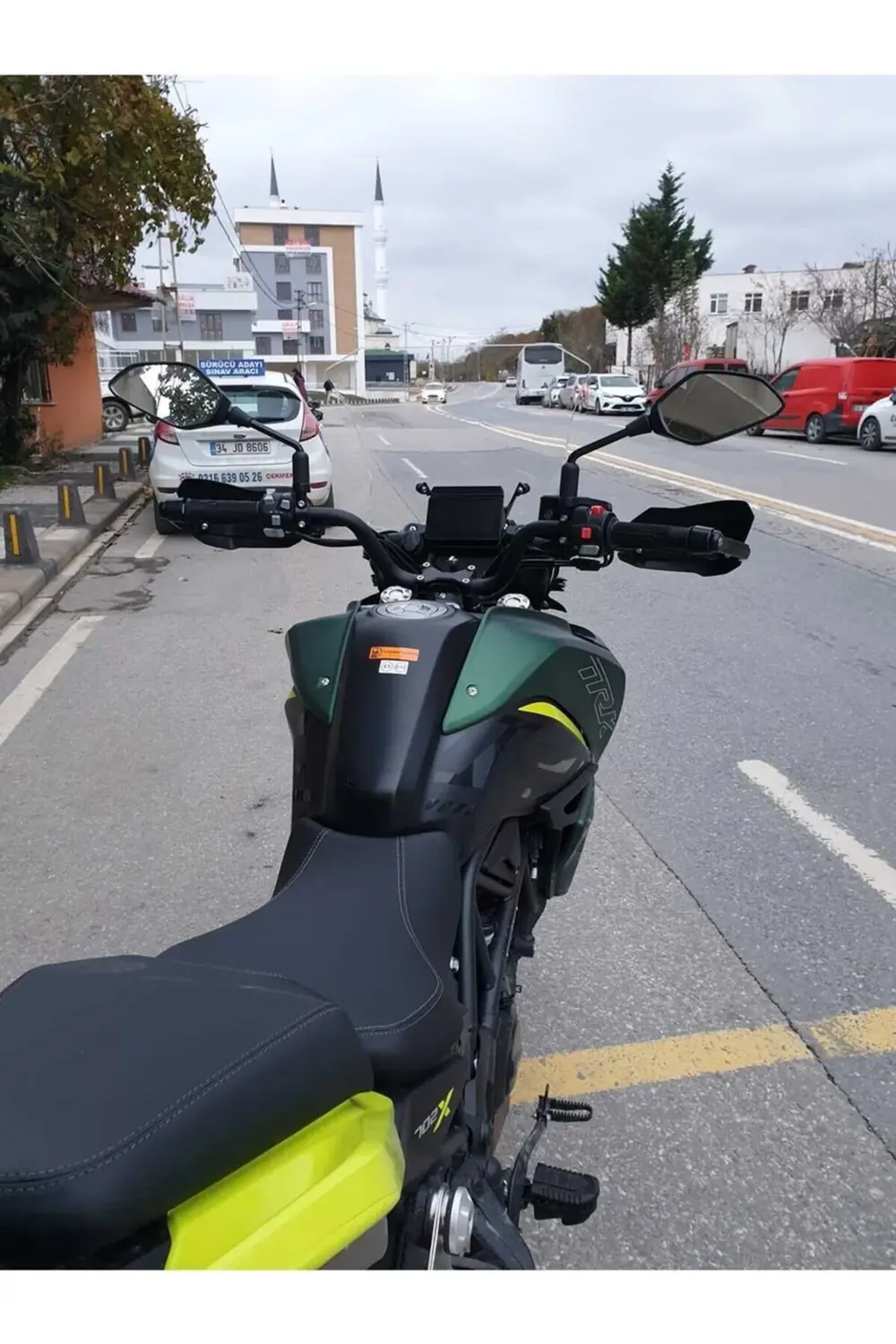 Benelli TRK 702 X Ön Cam 2025 Model 51cm Şeffaf Renkli 4mm TASARI