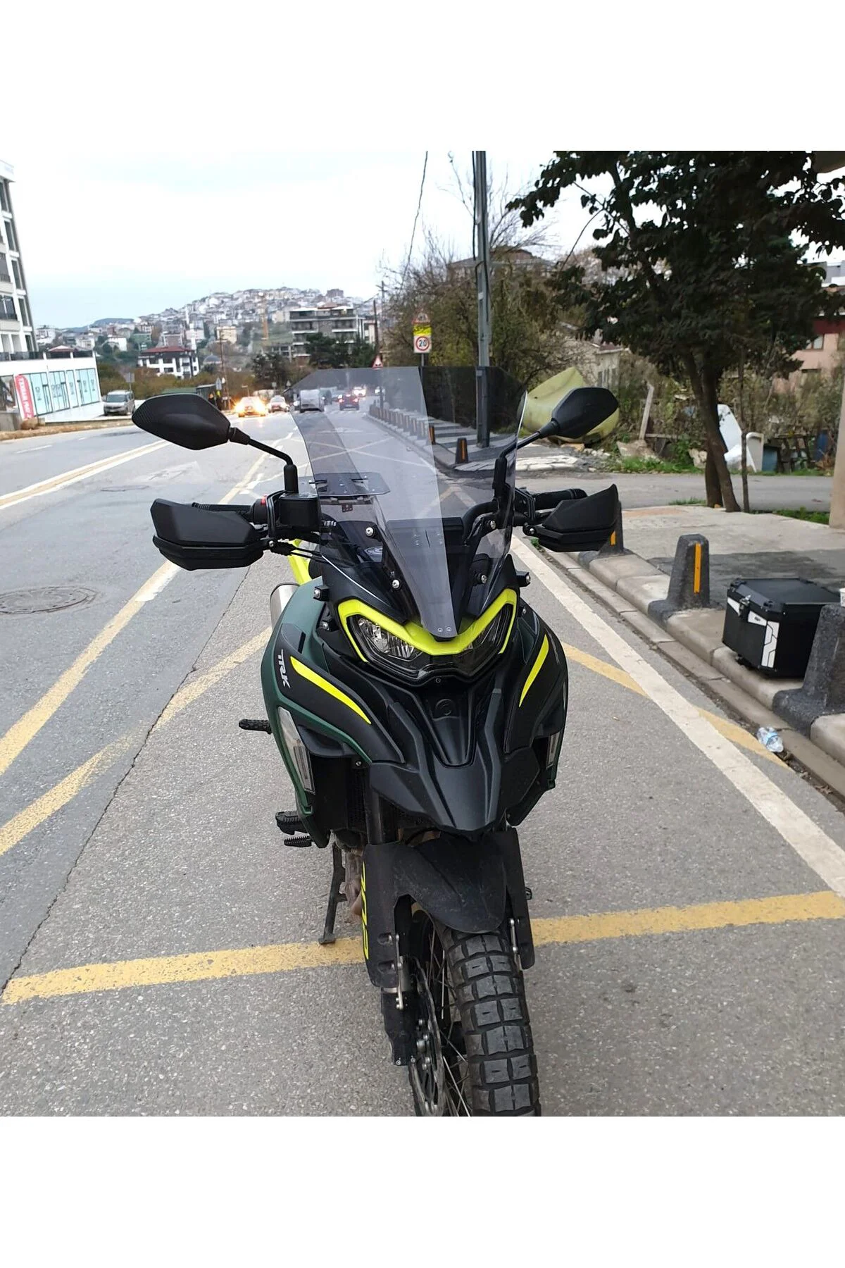 Benelli TRK 702 X Ön Cam 2024-2026 Model 51cm Füme Renkli 4mm TAS