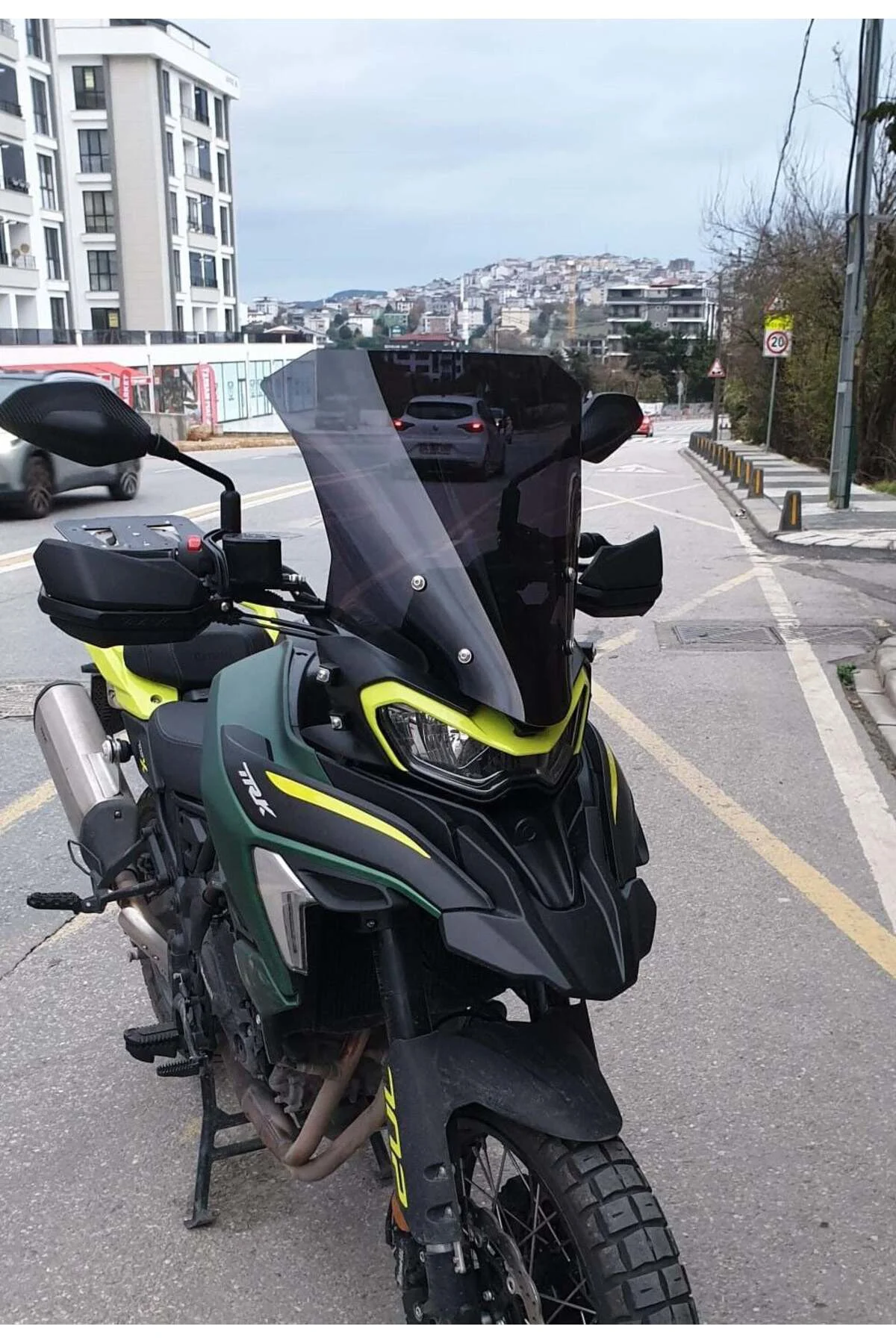 Benelli TRK 702 X Ön Cam 2024-2026 Model 51cm Siyah Renkli 4mm
