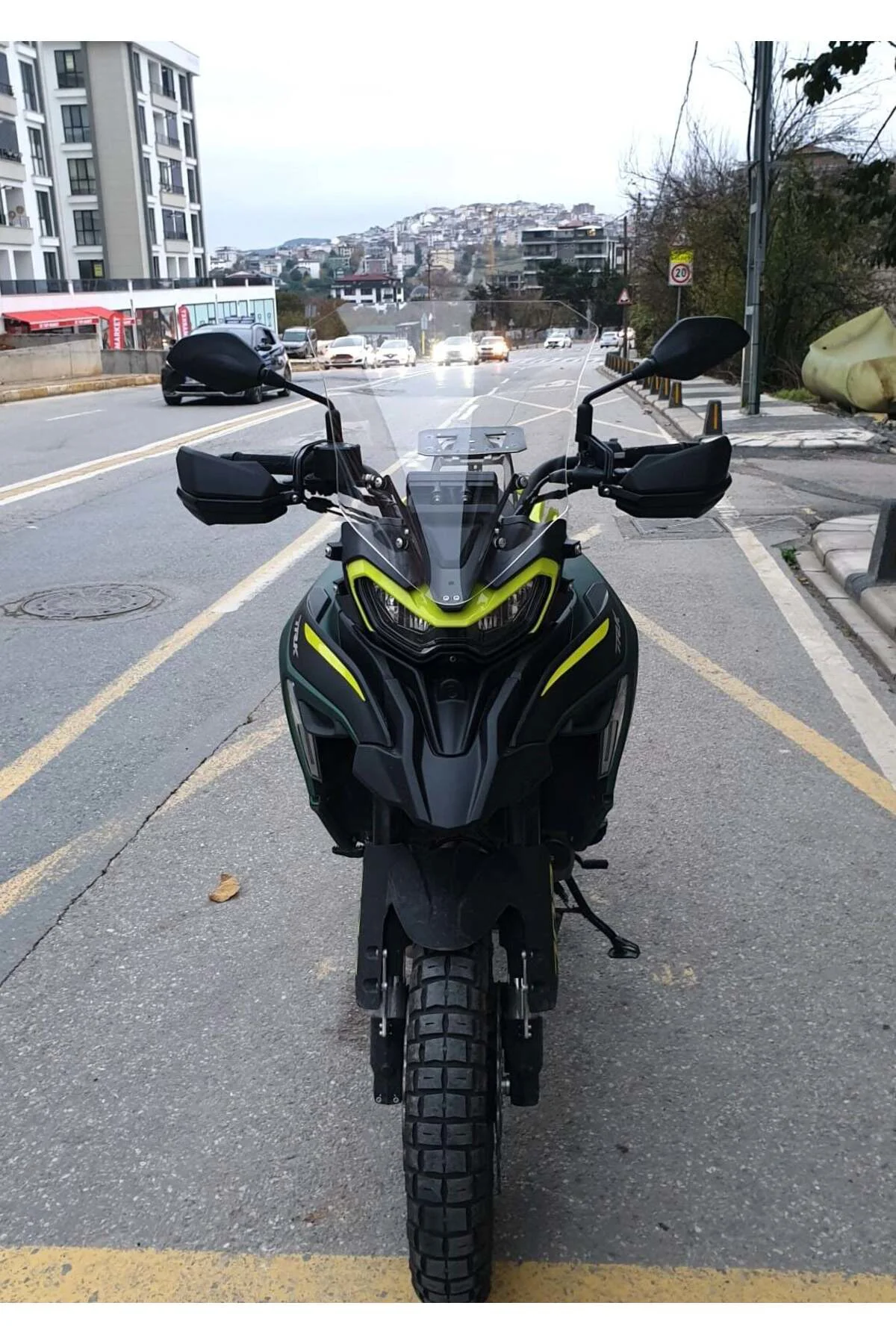 Benelli TRK 702 X Ön Cam 2024-2026 Model 51cm Şeffaf Renkli 4mm