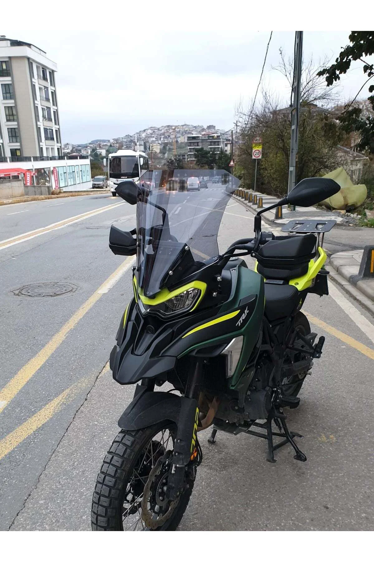 Benelli TRK 702 X Ön Cam 2024-2026 Model 51cm Füme Renkli 4mm TAS