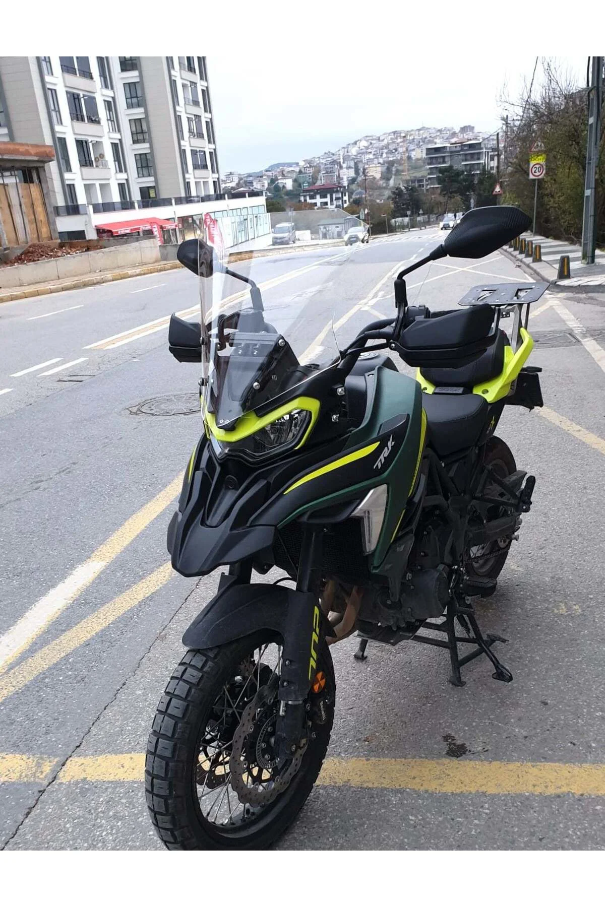 Benelli TRK 702 X Ön Cam 2024-2026 Model 51cm Şeffaf Renkli 4mm