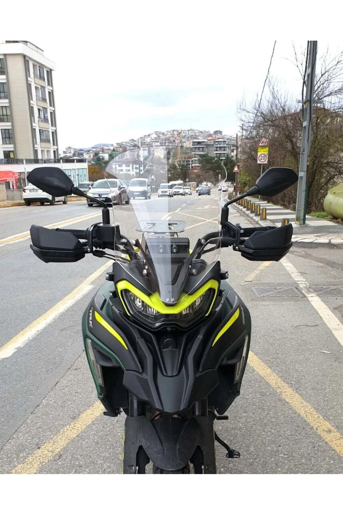 Benelli TRK 702 X Ön Cam 2024-2026 Model 51cm Şeffaf Renkli 4mm T