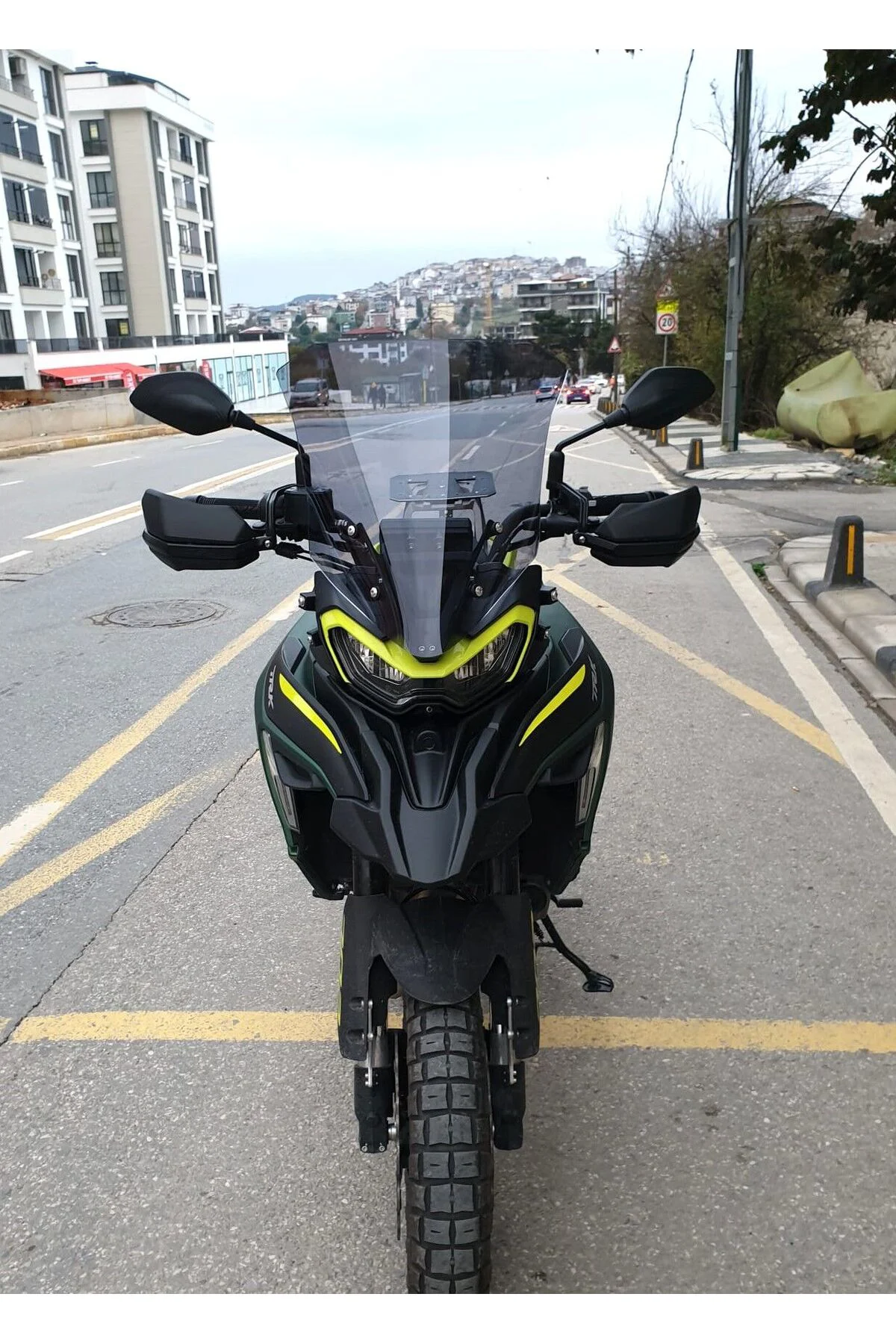 Benelli TRK 702 X Ön Cam 2024-2026 Model 51cm Füme Renkli 4mm TAS