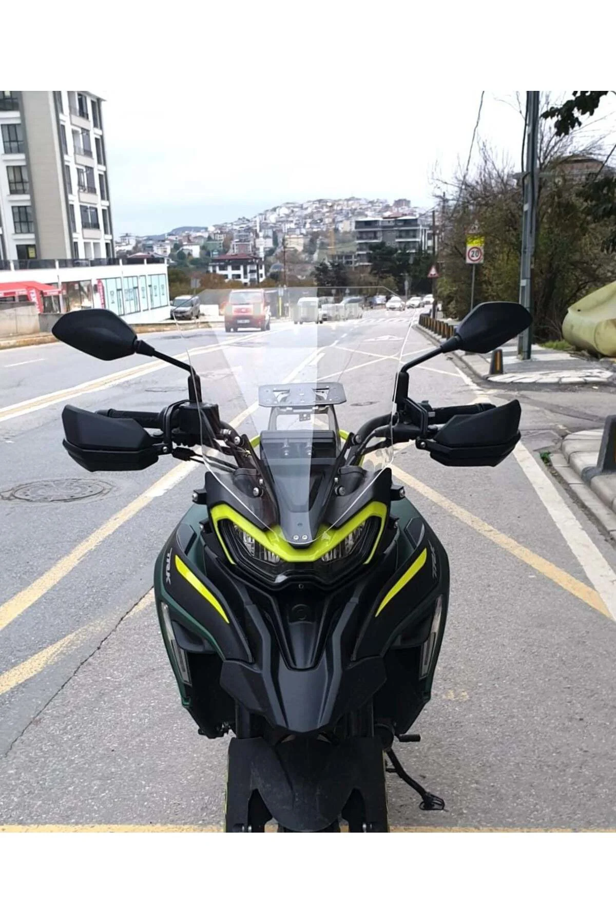 Benelli TRK 702 X Ön Cam 2024-2026 Model 51cm Şeffaf Renkli 4mm