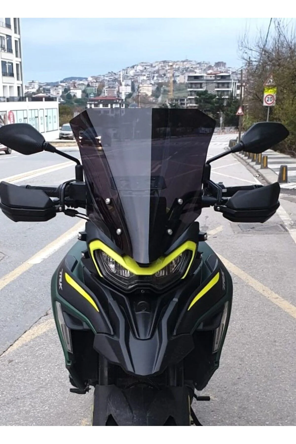 Benelli TRK 702 X Ön Cam 2024-2026 Model 51cm Siyah Renkli 4mm