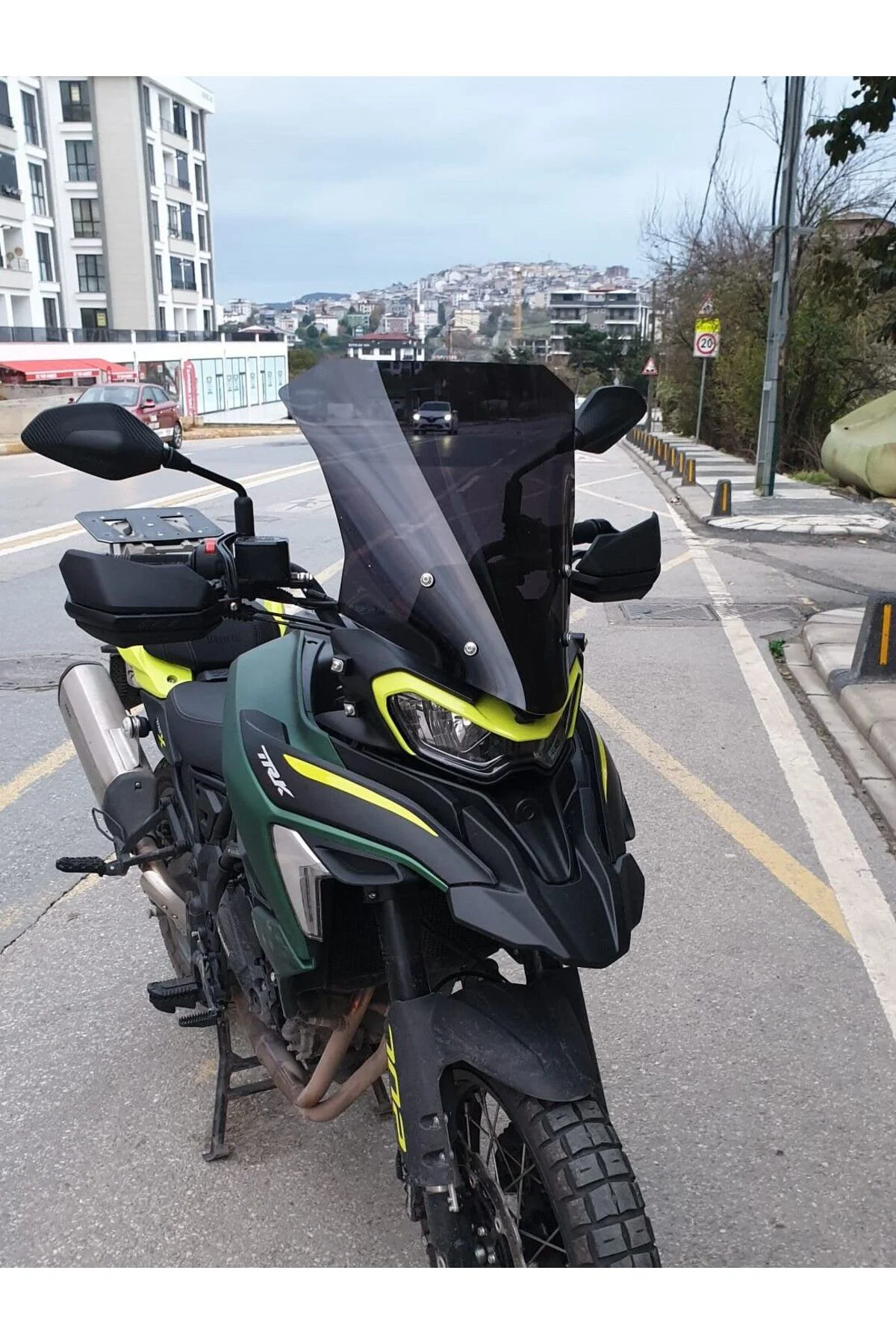 Benelli TRK 702 X Ön Cam 2024-2026 Model 51cm Siyah Renkli 4mm