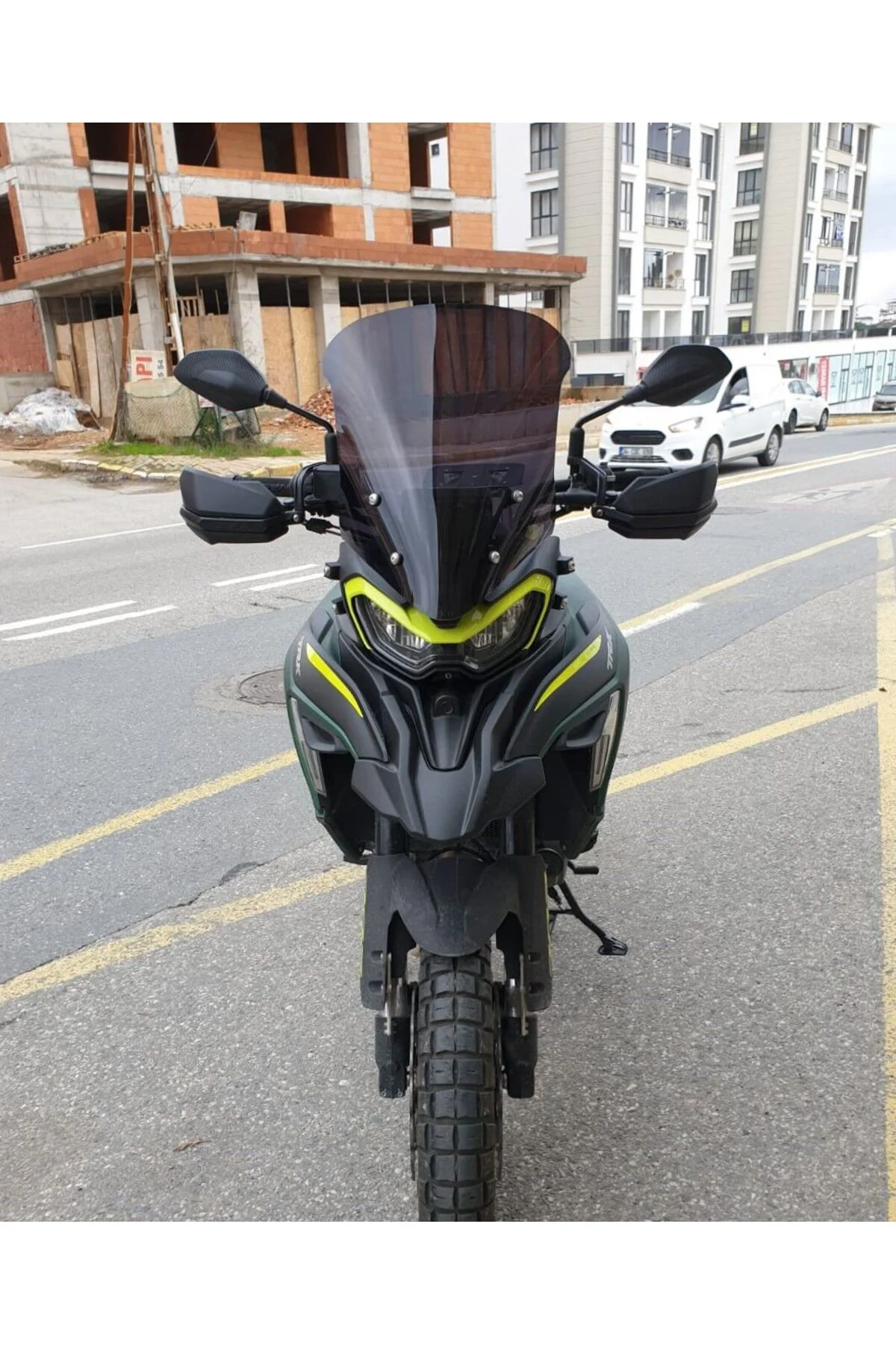 Benelli TRK 702 X Ön Cam 2024-2026 Model 51cm Siyah Renkli 4mm TASARIMLI