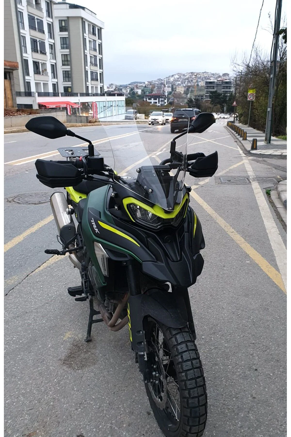 Benelli TRK 702 X Ön Cam 2024-2026 Model 51cm Şeffaf Renkli 4mm