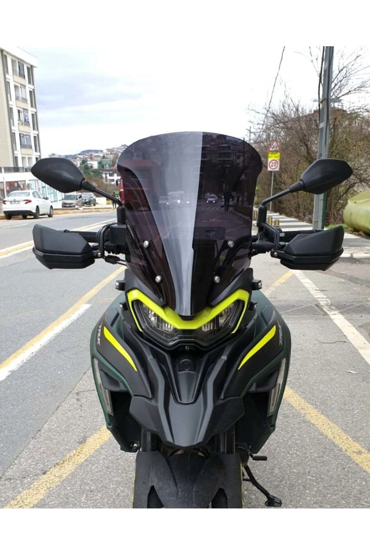 Benelli TRK 702 X Ön Cam 2024-2026 Model 51cm Siyah Renkli 4mm TASARIMLI