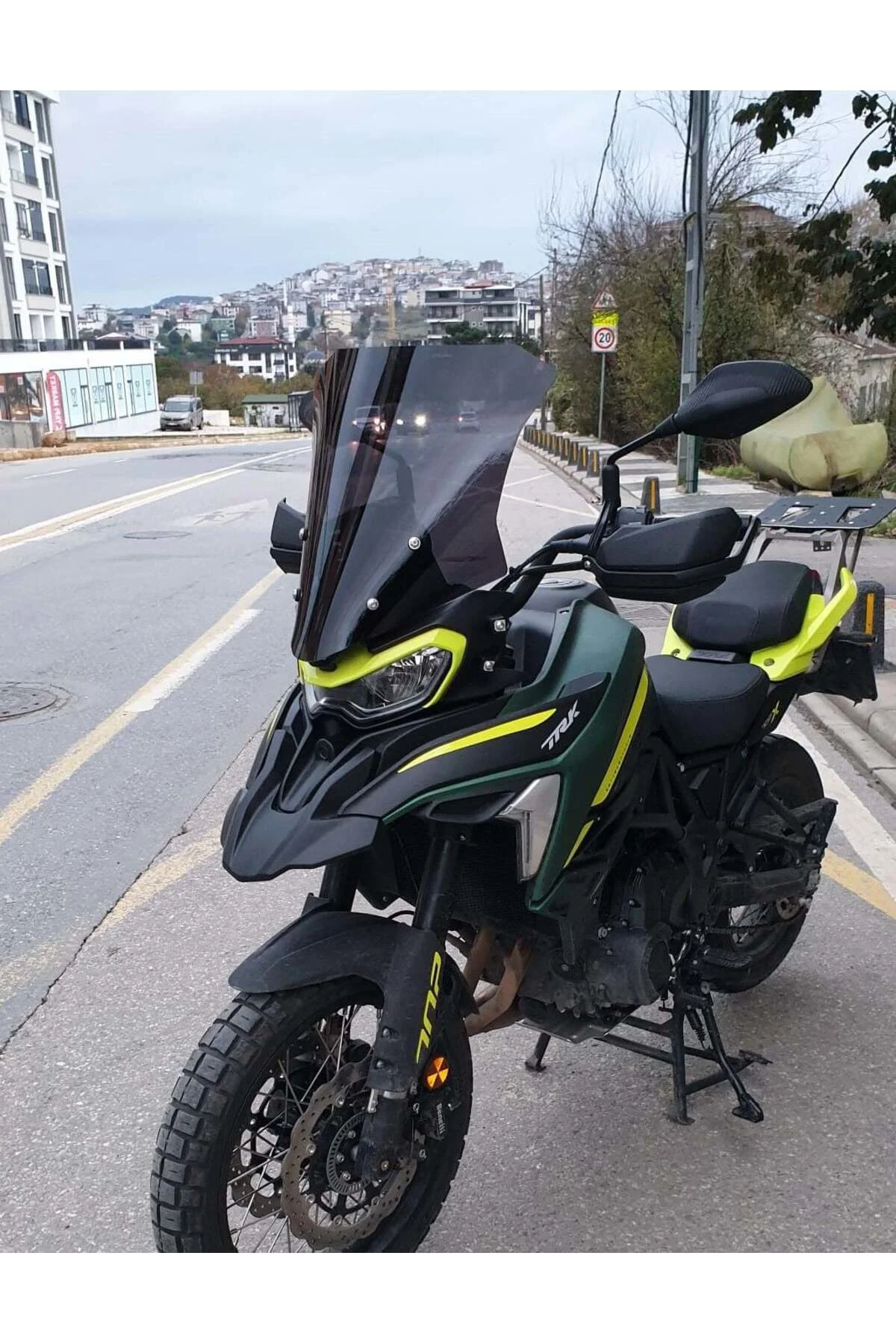 Benelli TRK 702 X Ön Cam 2024-2026 Model 51cm Siyah Renkli 4mm