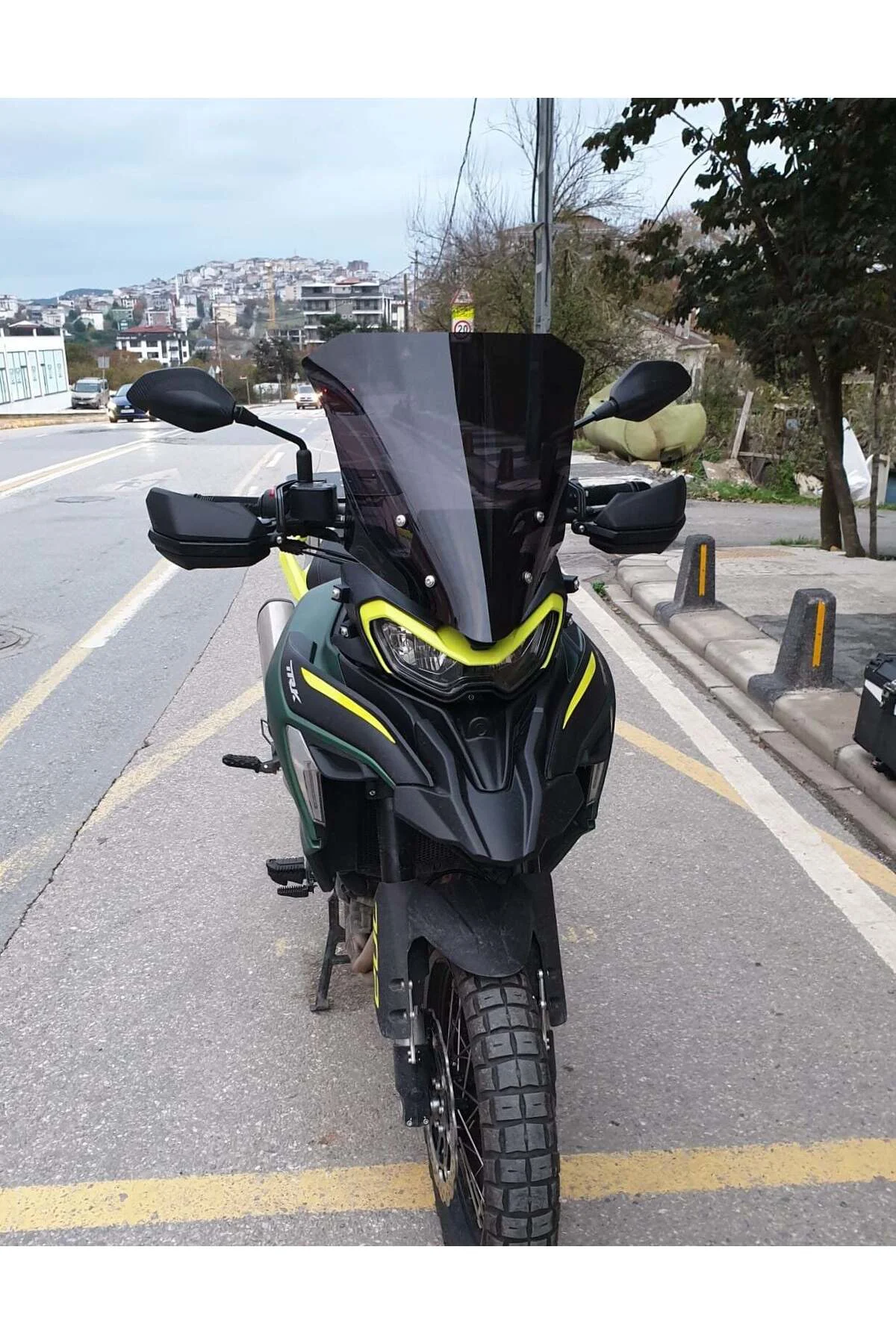 Benelli TRK 702 X Ön Cam 2024-2026 Model 51cm Siyah Renkli 4mm