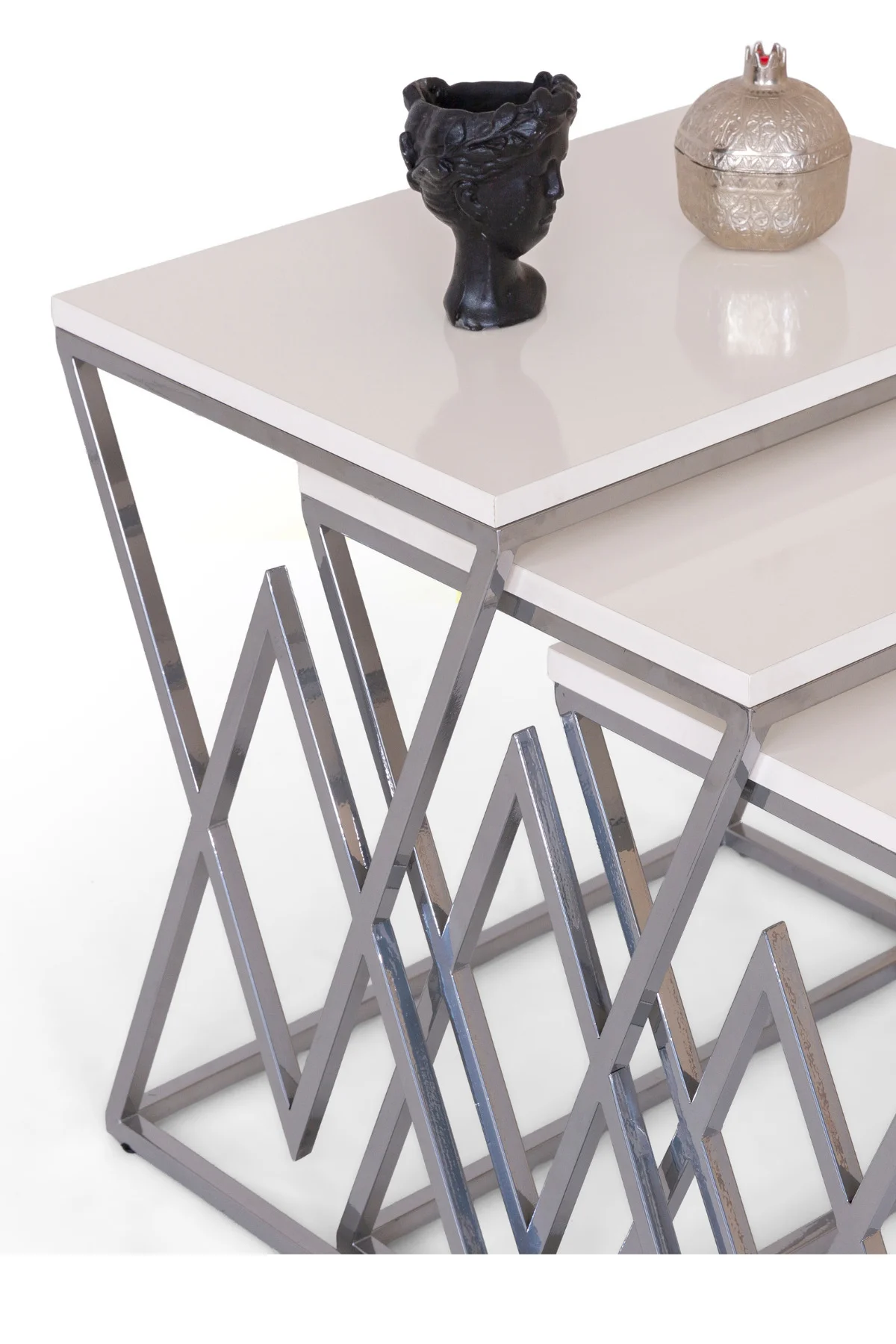 Berlin Gümüş Metal Ayaklı Krem Üst Tablalı Zigon Sehpa – 3’lü Mod