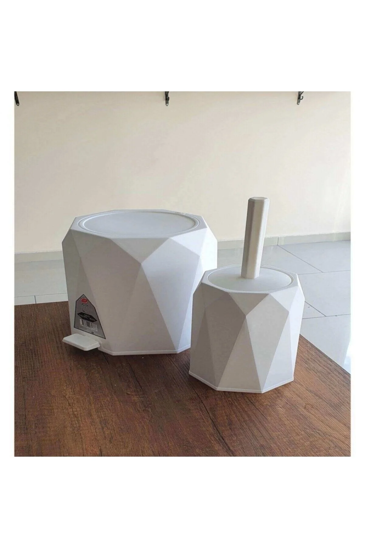 Beya Plastik 5 l Çöp Kovası ve Tuvalet Fırçası Geo 2'li Banyo Set