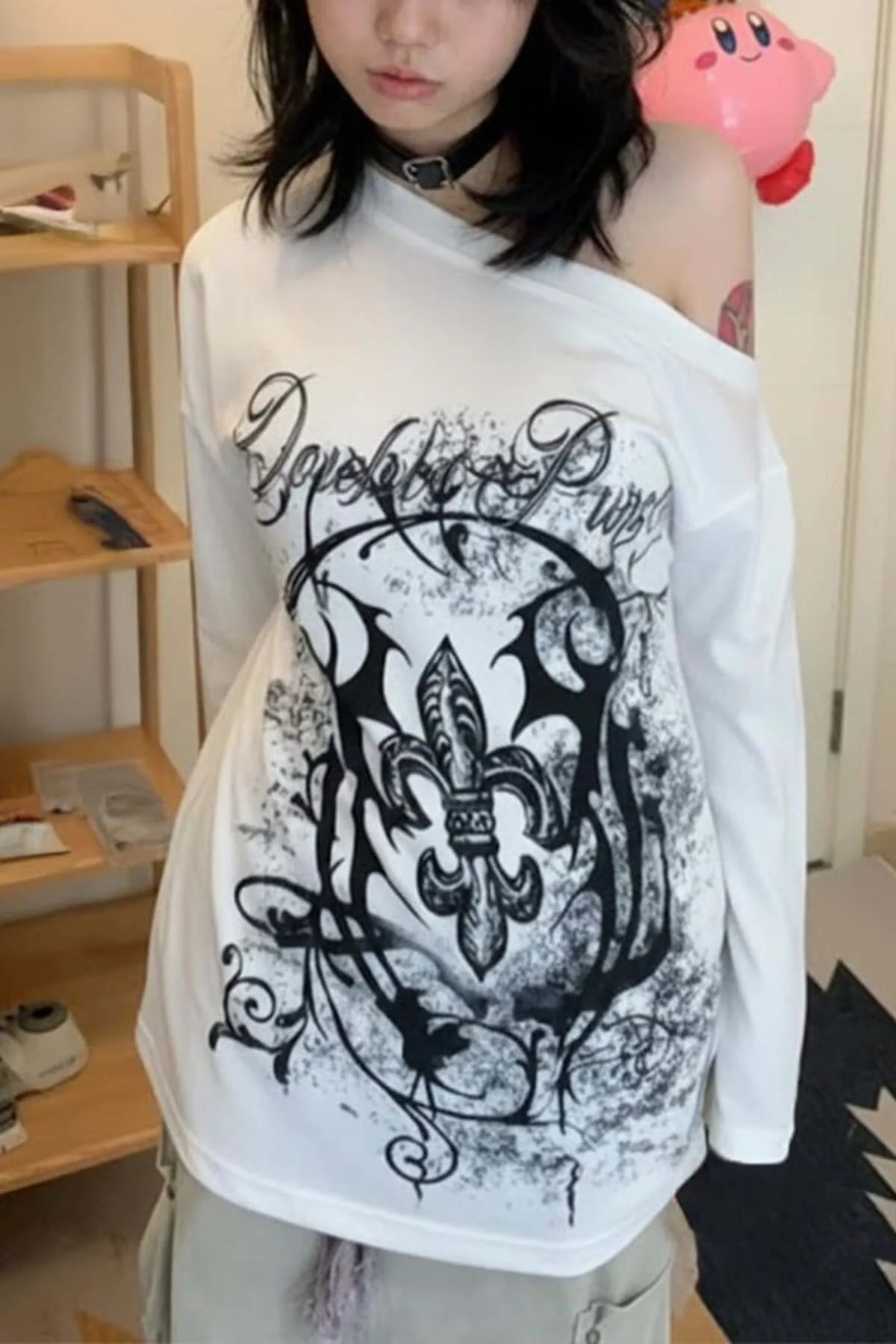 Beyaz Abstract Pattern Gotik Y2K Uzun Kollu Off-Shoulder T-Shirt Beyaz Abstract Pattern Gotik Y2K Uzun Kollu Off-Shoulder T-Shirt