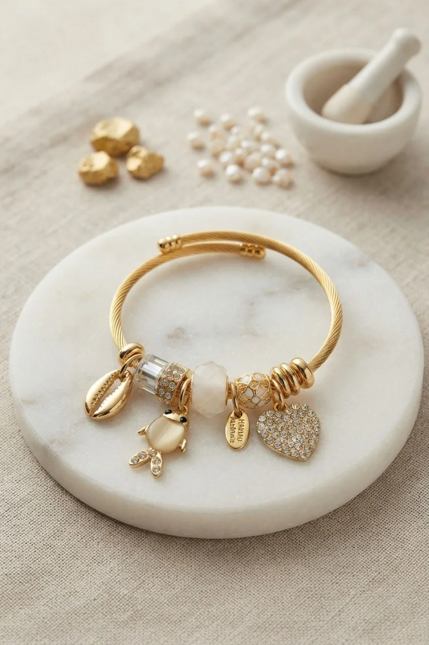 Beyaz Balık Model Gold Renk Charmlı Bileklik - Lisinya Diğer