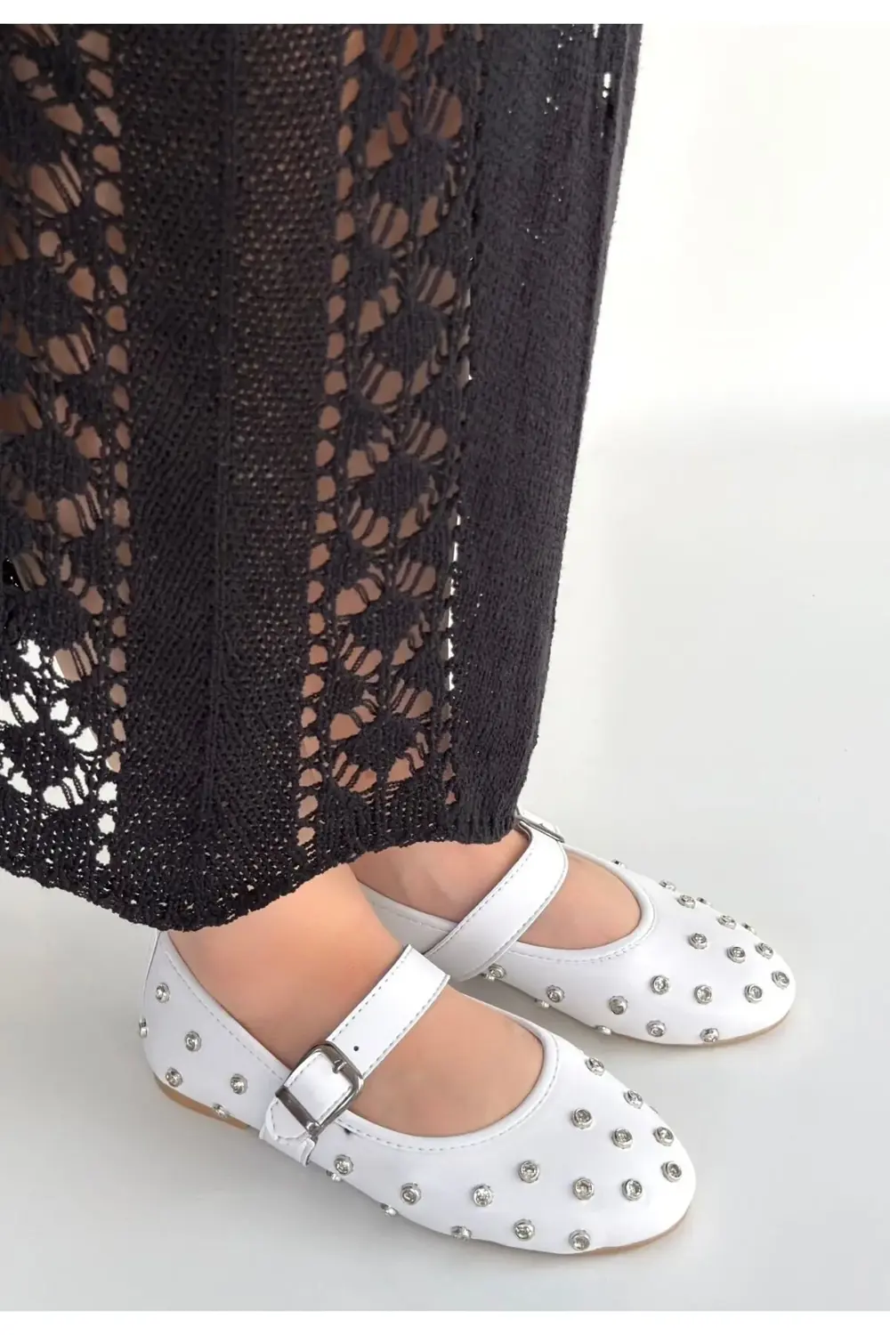 Beyaz Cilt Kemerli Babet Ayakkabı