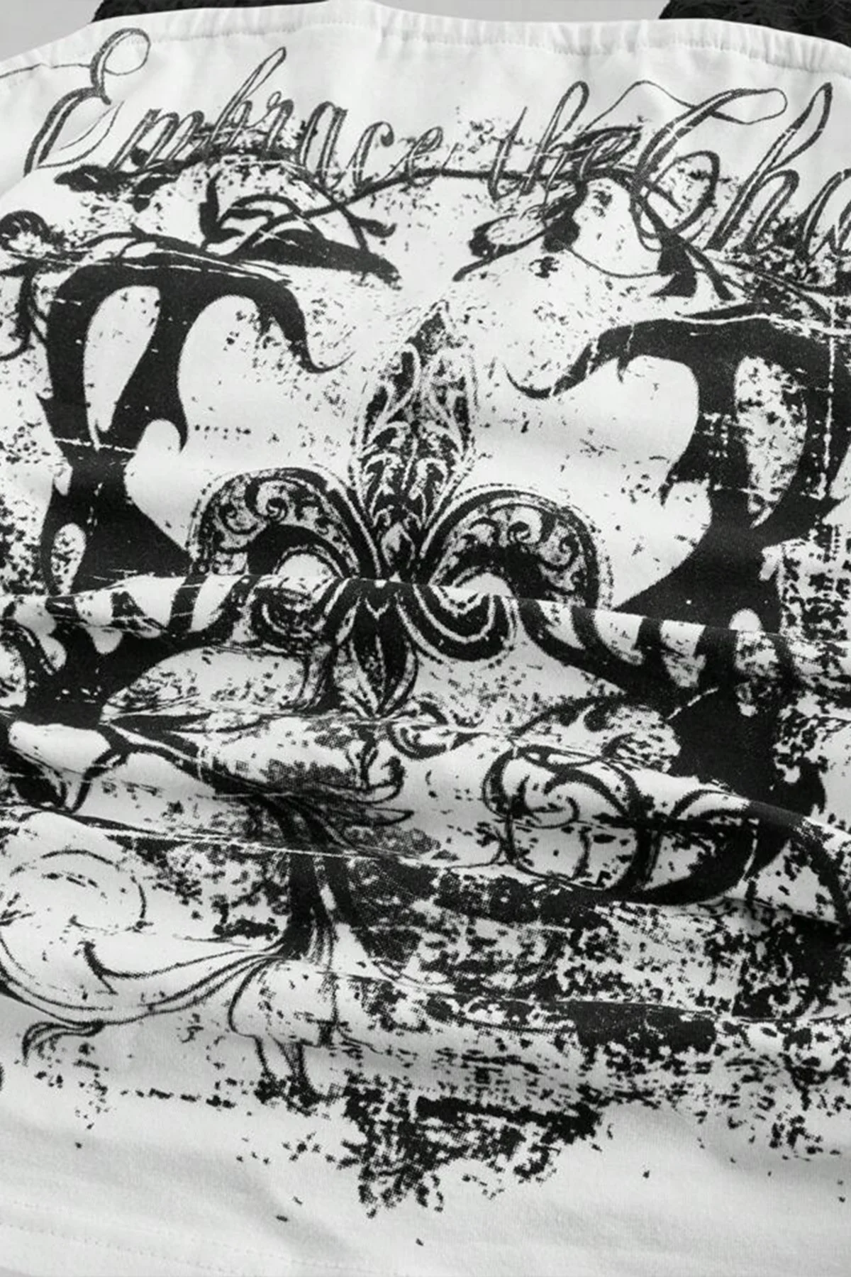 Beyaz Dantelli Embrace The Chaos Gotik Y2K Boyundan Bağlamalı Cro Beyaz Dantelli Embrace The Chaos Gotik Y2K Boyundan Bağlamalı Cro
