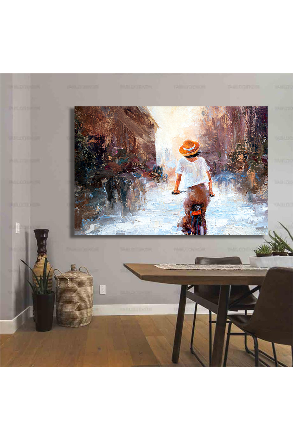 Korkmazkanvas Beyaz Elbiseli Bir Kız Bisiklete Biniyor. Kahverengi Arka Plan Üz