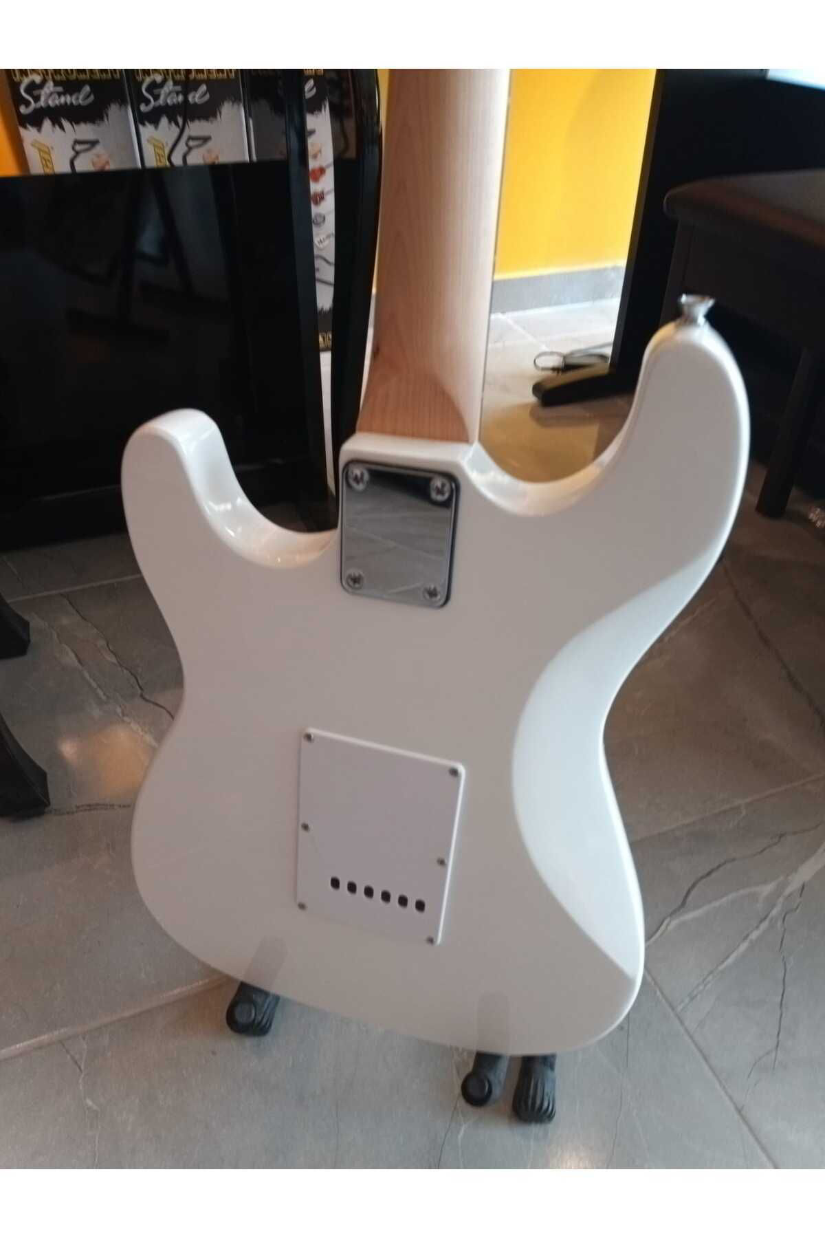 Lilya Beyaz Elektro Gitar St 309 Hss ( Hediyeler)