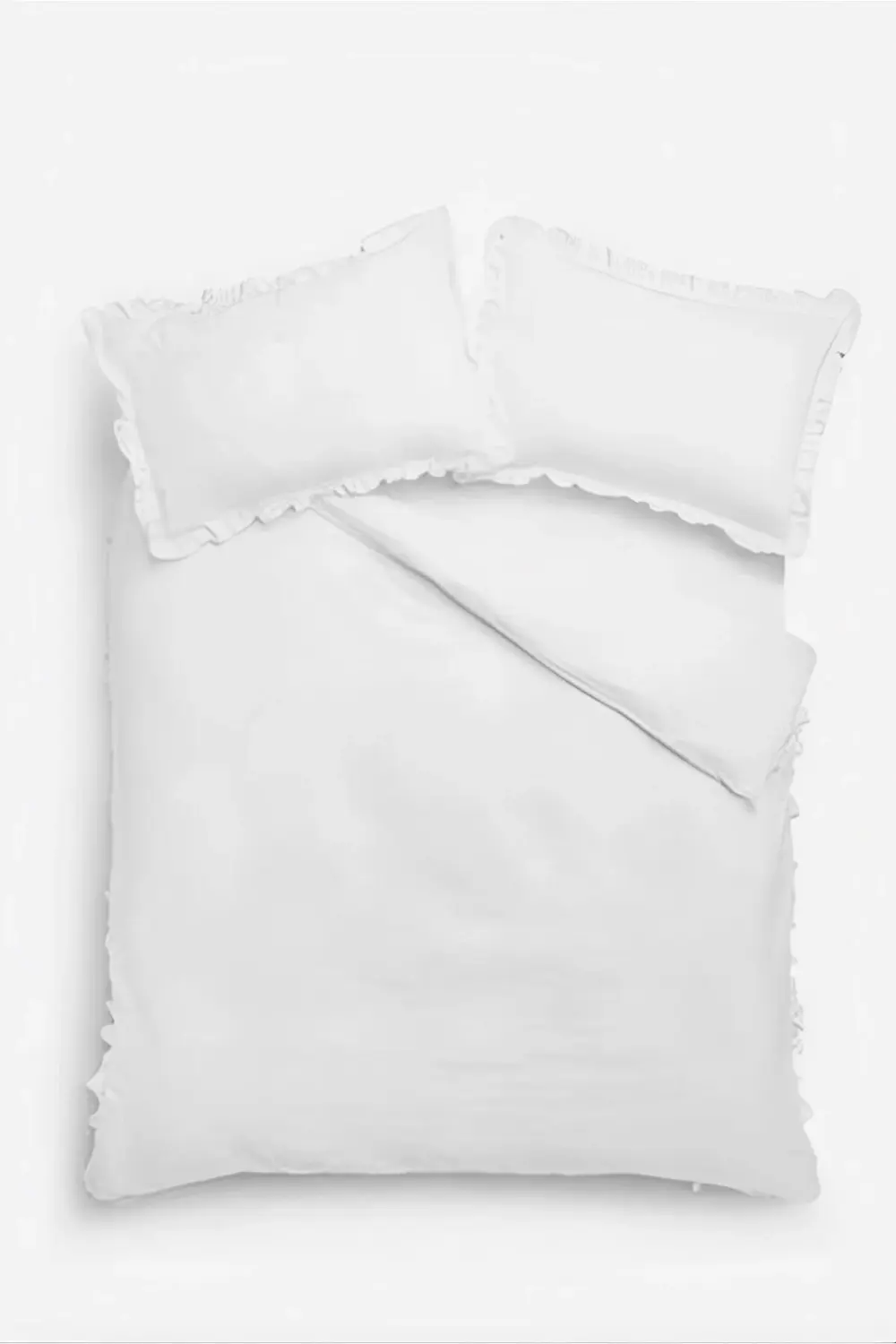 Beyaz fırfırlı çift kişilik nevresim takımı