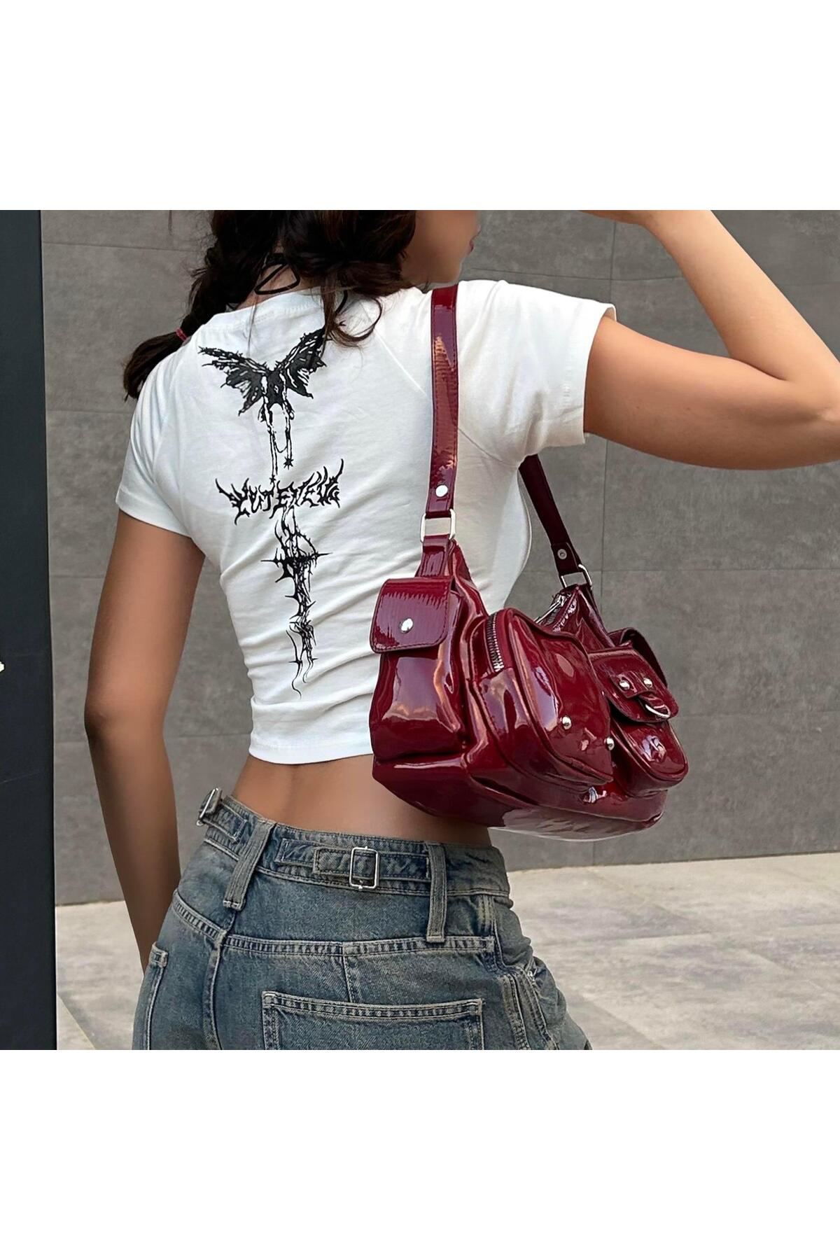 Beyaz Gothic Dragon Slayer Kısa Kollu Crop