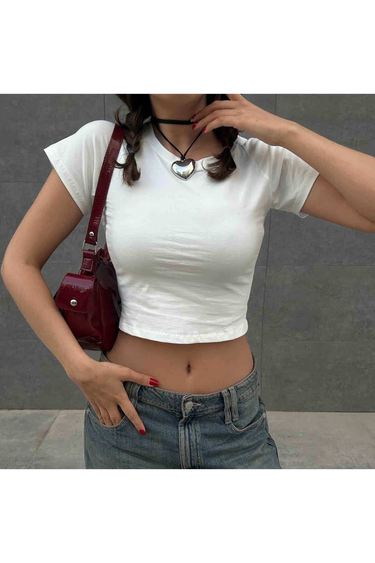 Beyaz Gothic Dragon Slayer Kısa Kollu Crop