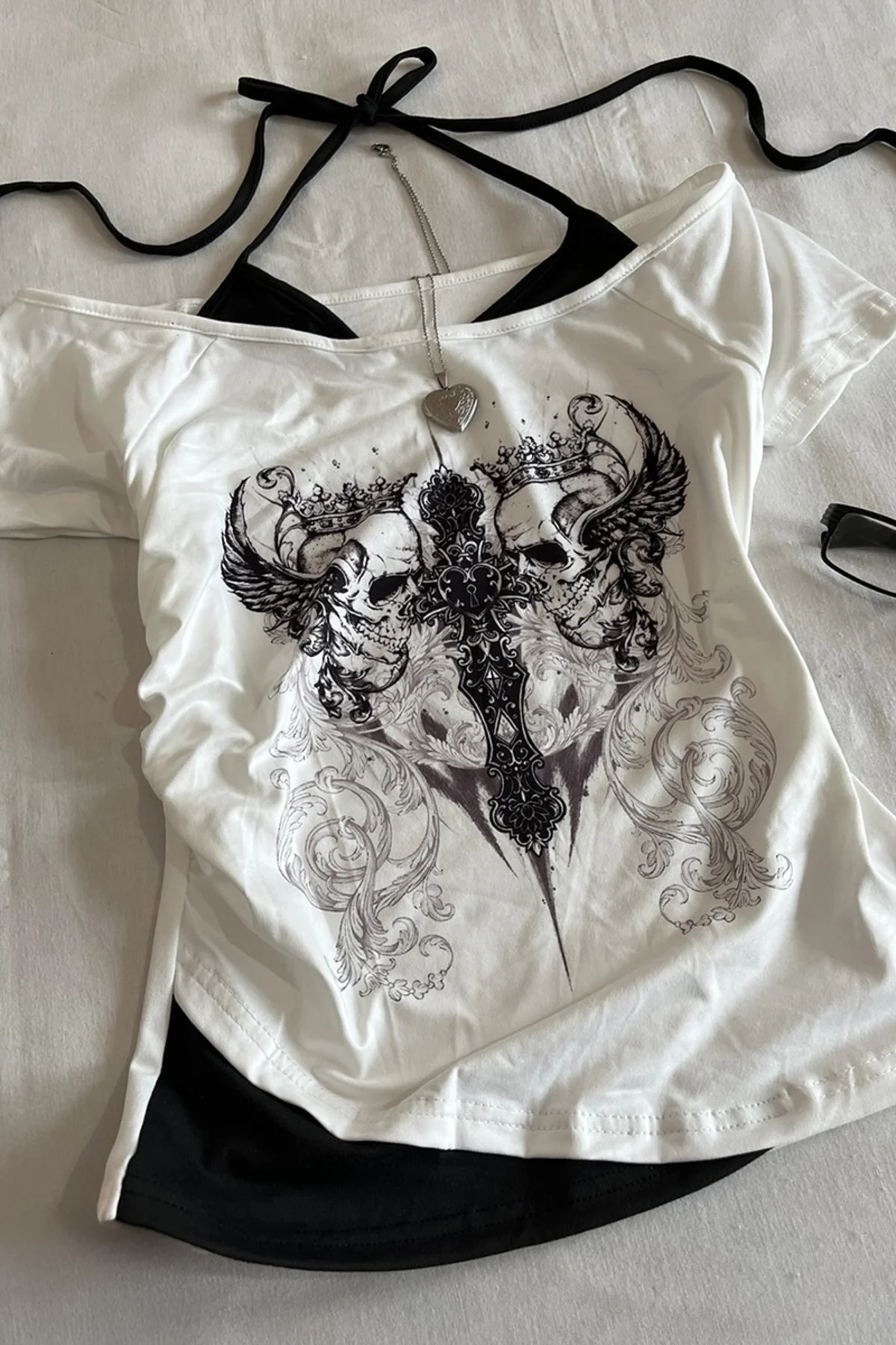 Beyaz Gotik Aesthetic Skulls Cross Ekli Bağlamalı Y2K Kısa Kollu Beyaz Gotik Aesthetic Skulls Cross Ekli Bağlamalı Y2K Kısa Kollu