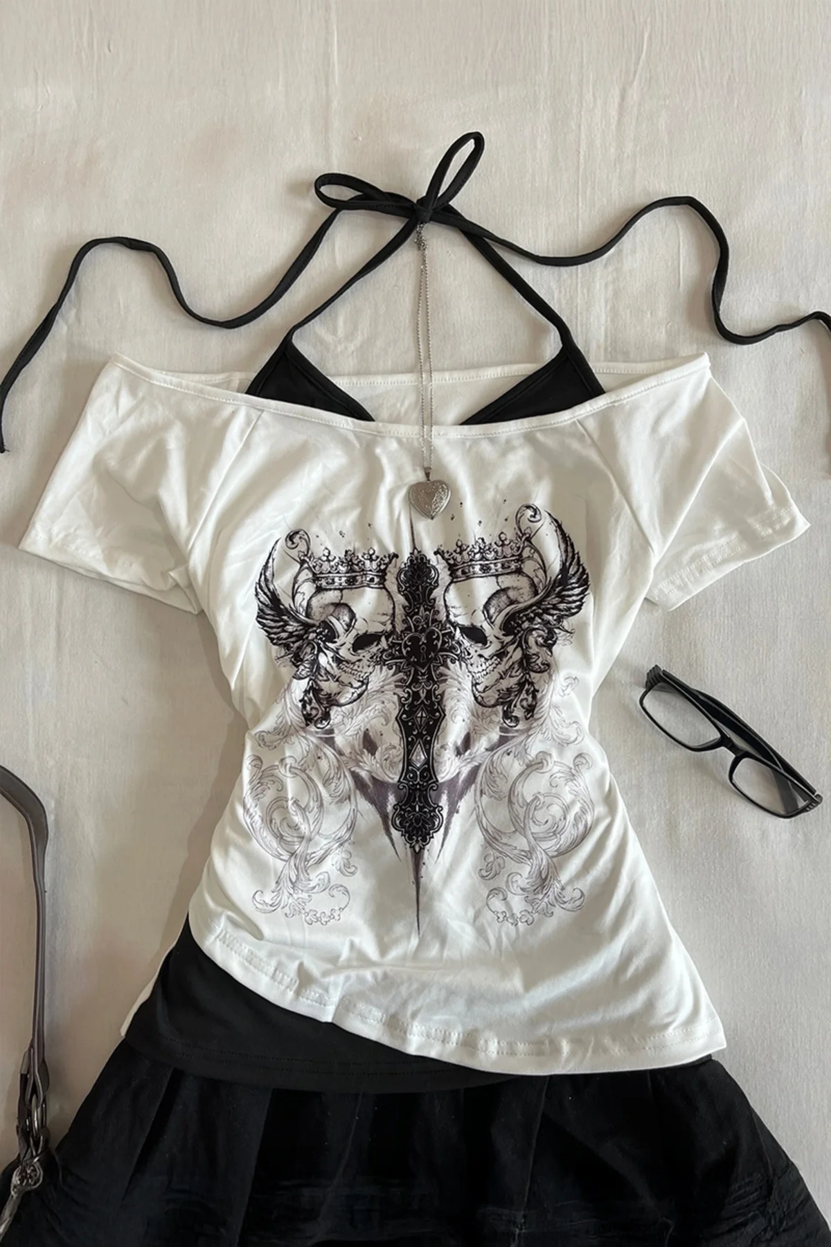 Beyaz Gotik Aesthetic Skulls Cross Ekli Bağlamalı Y2K Kısa Kollu Beyaz Gotik Aesthetic Skulls Cross Ekli Bağlamalı Y2K Kısa Kollu