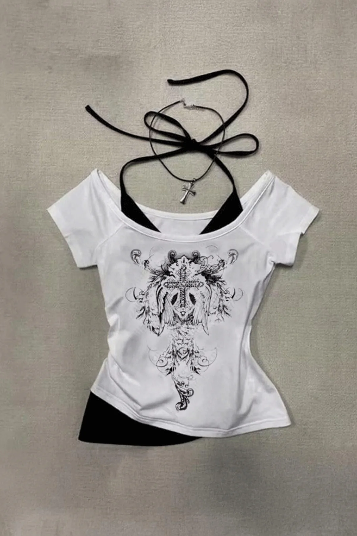 Beyaz Gotik Cross Wing Askılı Y2K Kısa Kollu Crop Beyaz Gotik Cross Wing Askılı Y2K Kısa Kollu Crop