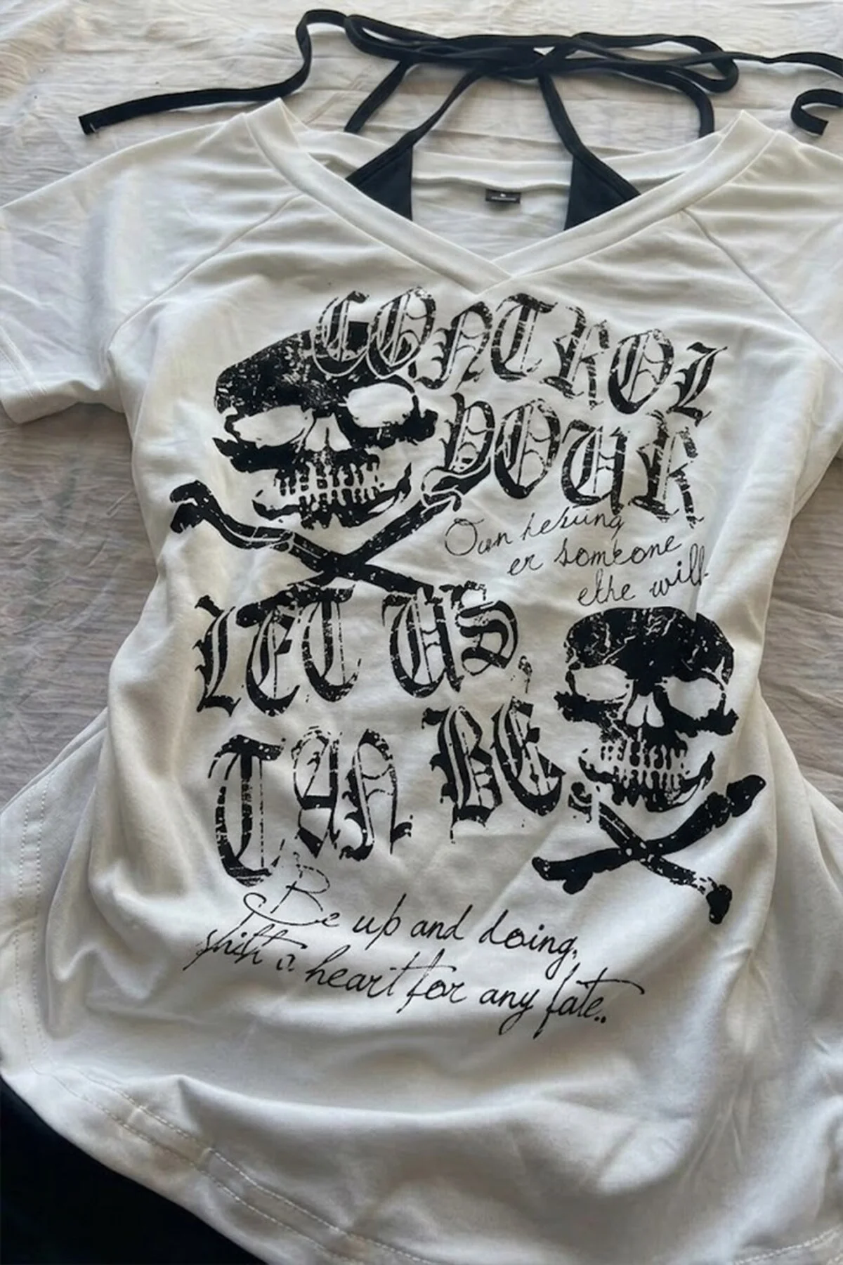 Beyaz Gotik Skulls Control Ek Askılı Y2K Kısa Kollu Crop Beyaz Gotik Skulls Control Ek Askılı Y2K Kısa Kollu Crop