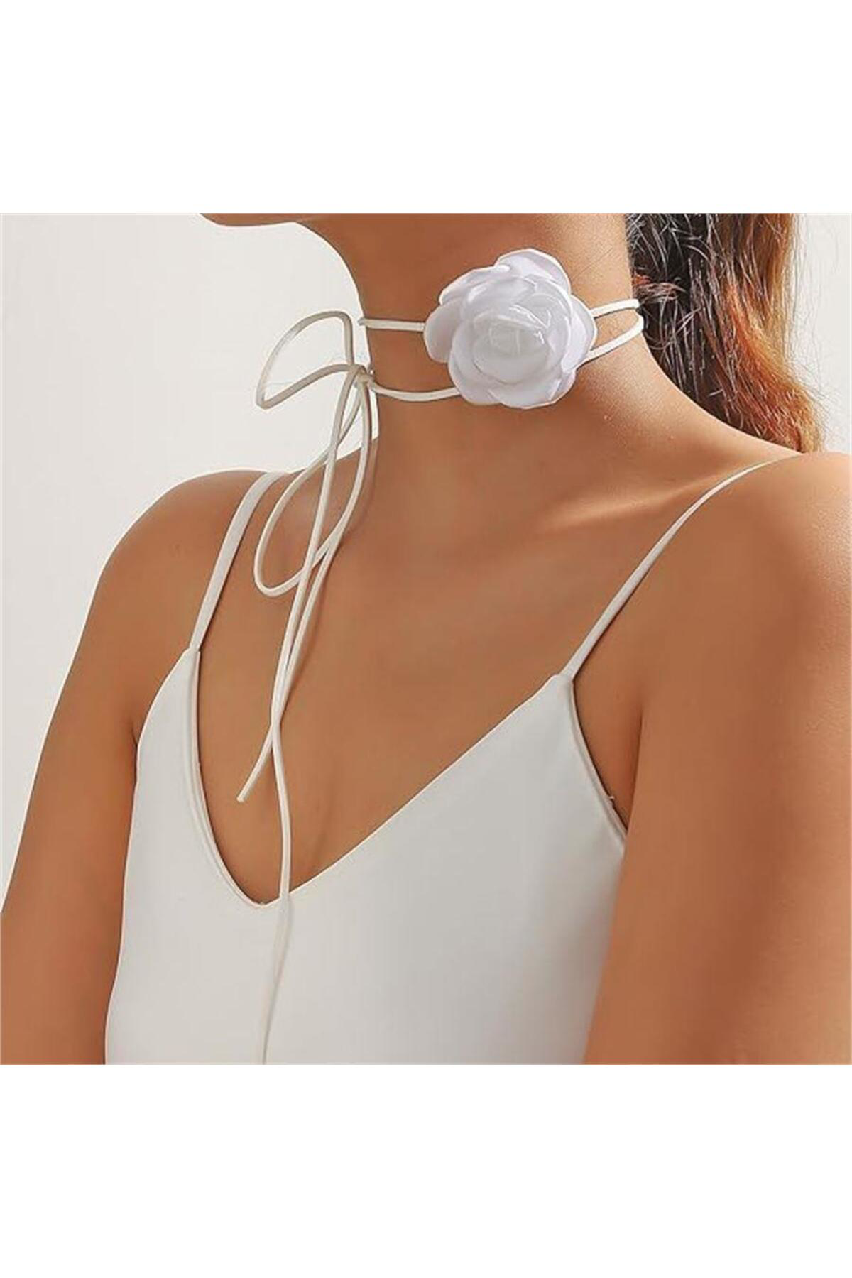 Beyaz Gül Desenli Choker Kolye
