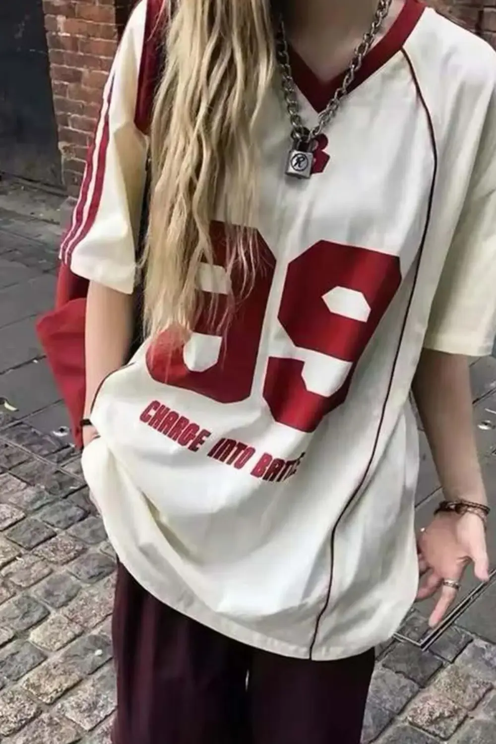 Beyaz Kırmızı Şeritli 99 Charge Into Battle Unisex T-shirt